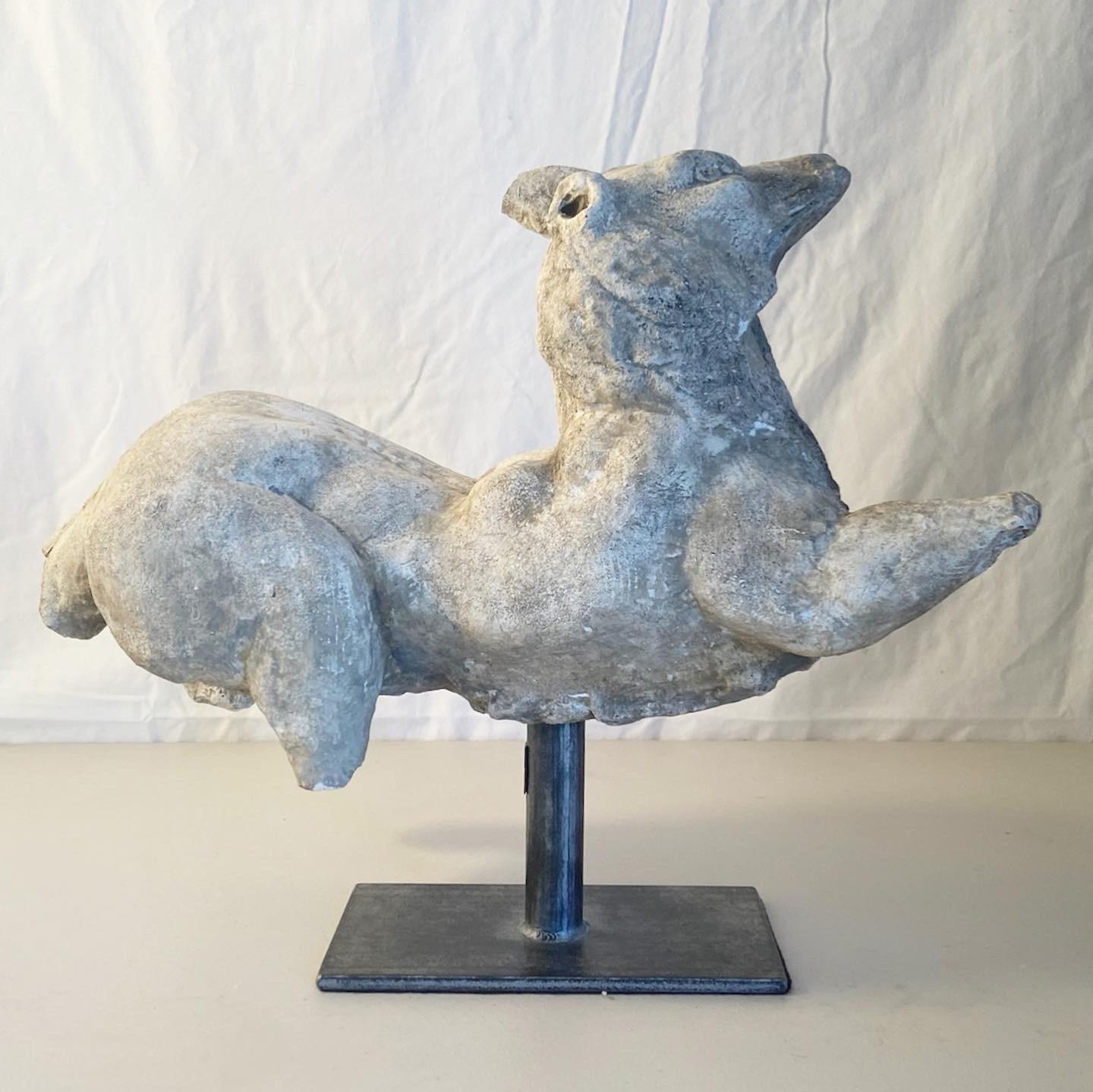 Abstrakte Hunde-Skulptur aus Gips im Used-Look im Angebot 12