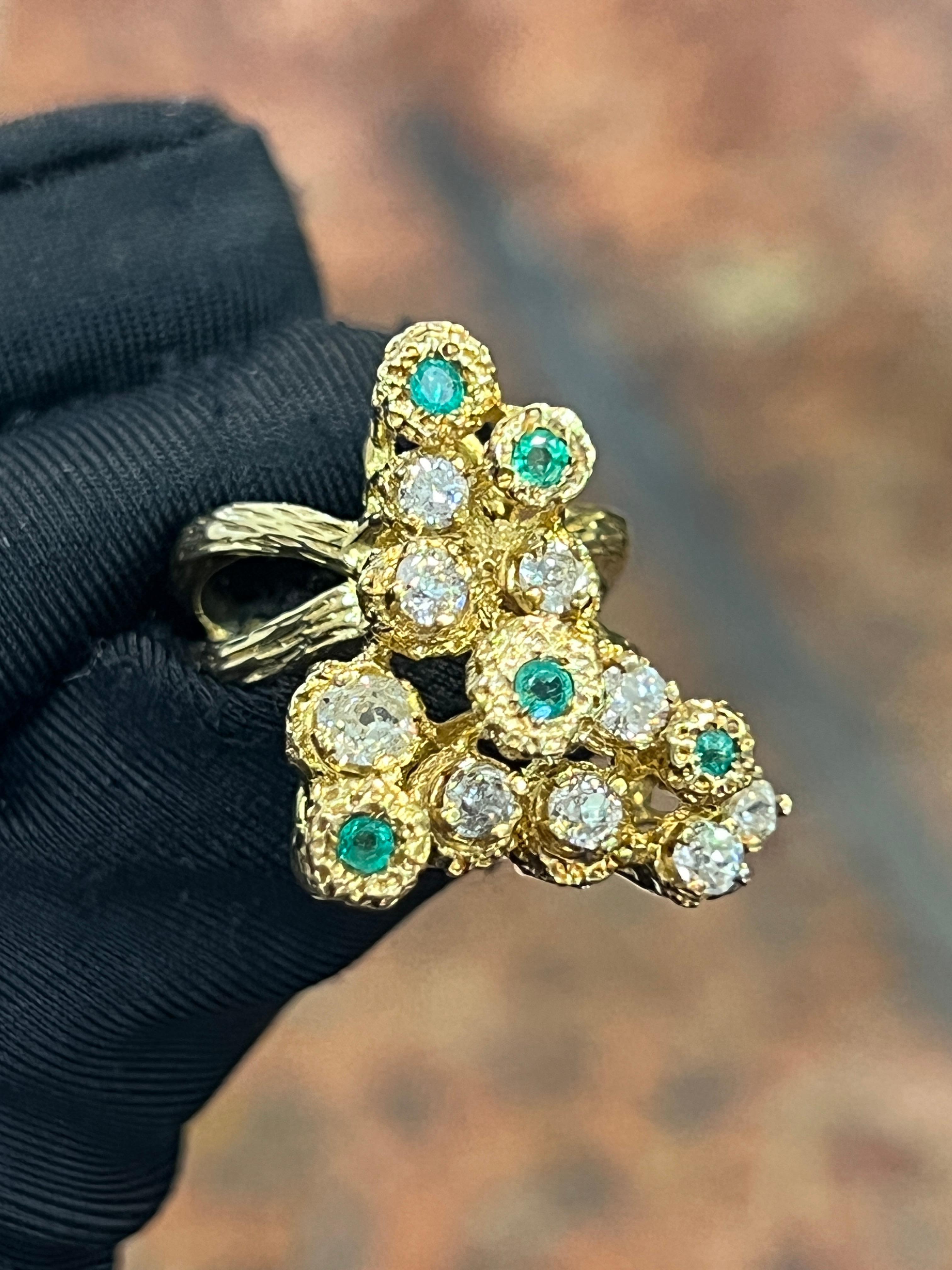 Abstrakter Ring mit Smaragd und Diamant im Zustand „Hervorragend“ im Angebot in New York, NY