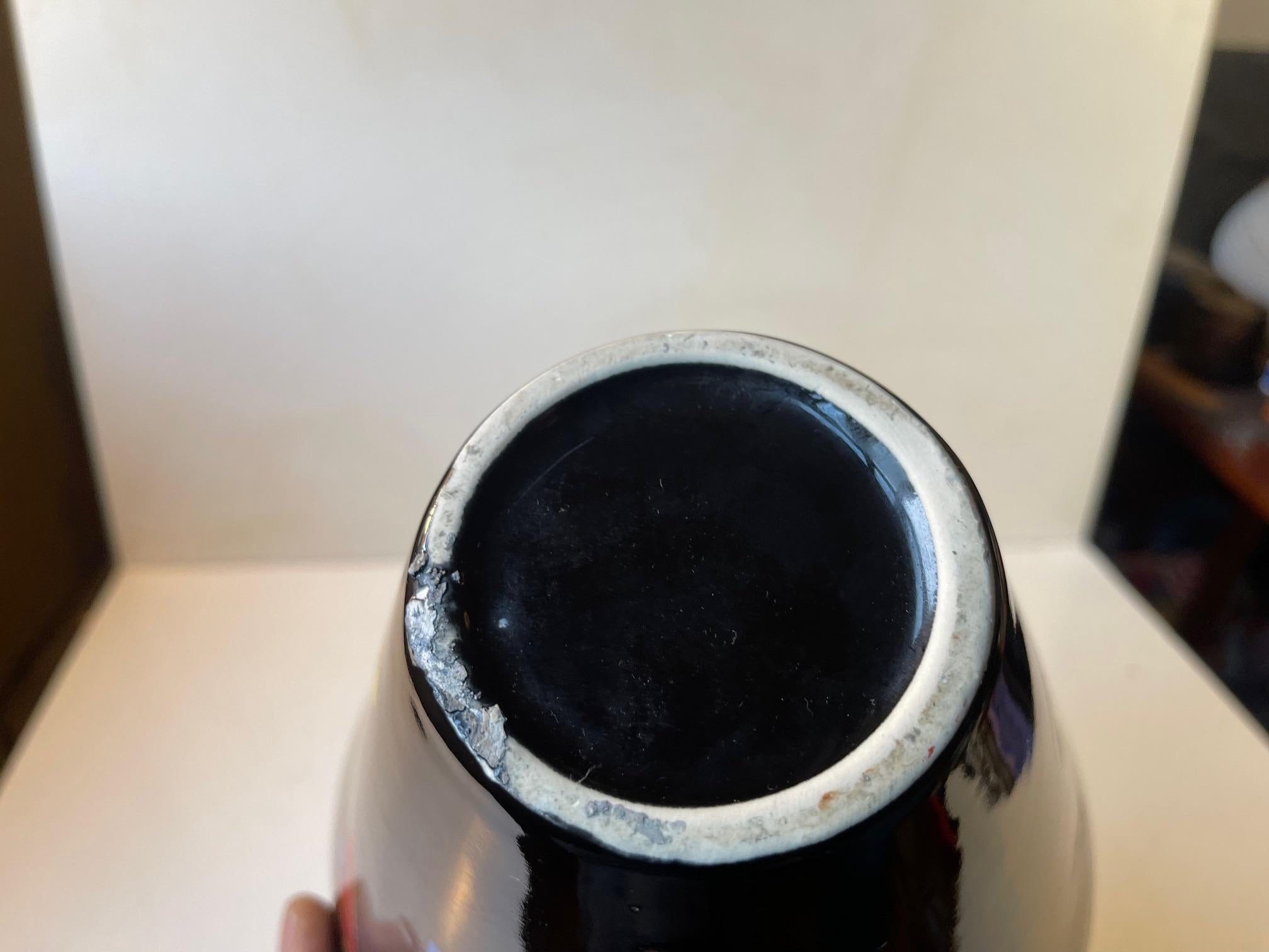 Porcelaine Vase expressionniste abstrait en porcelaine noire dans le style de Wassily Kardinsky en vente