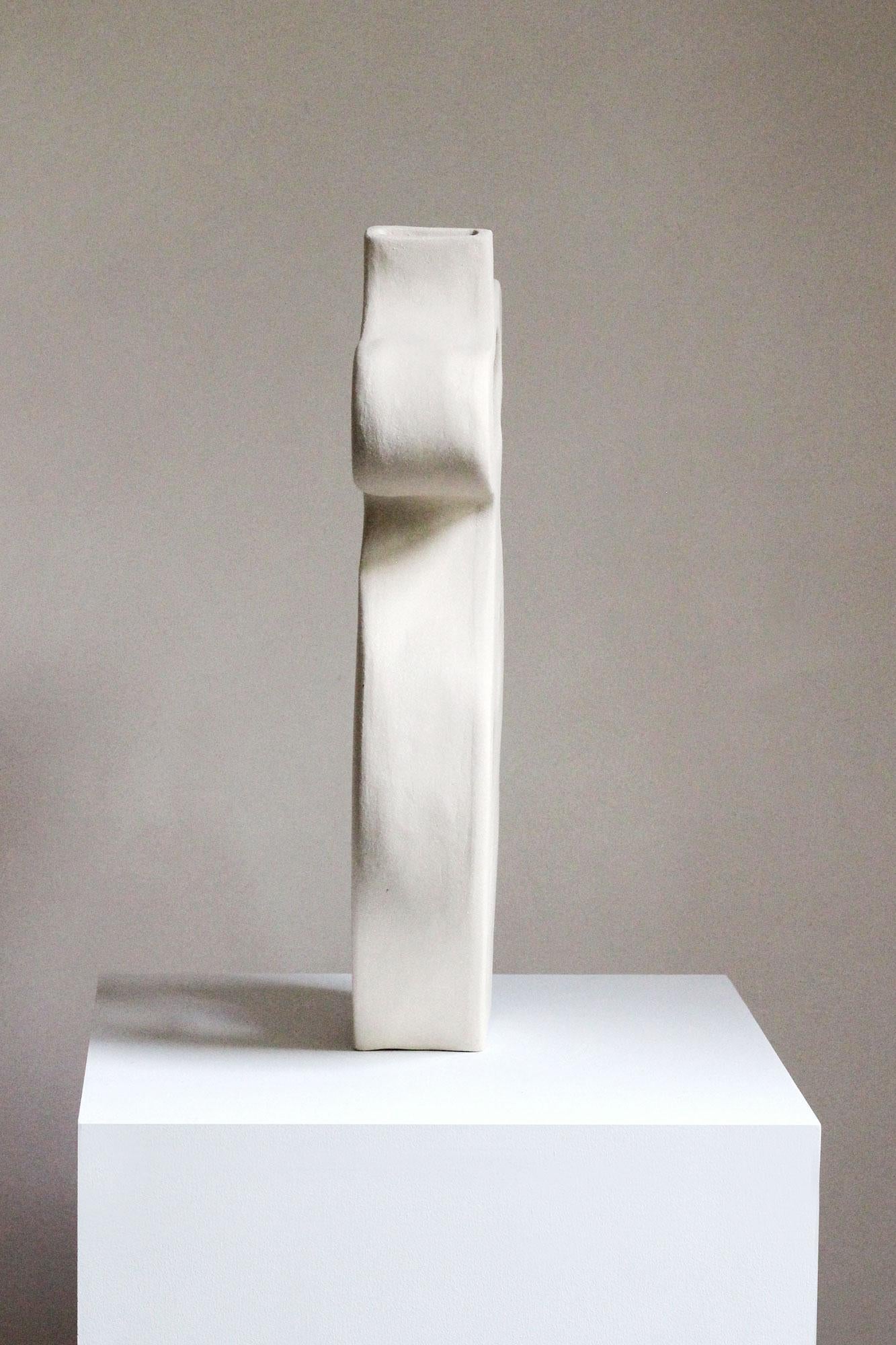 Sculpture abstraite féminine en céramique avec lustre d'or, faite à la main, 