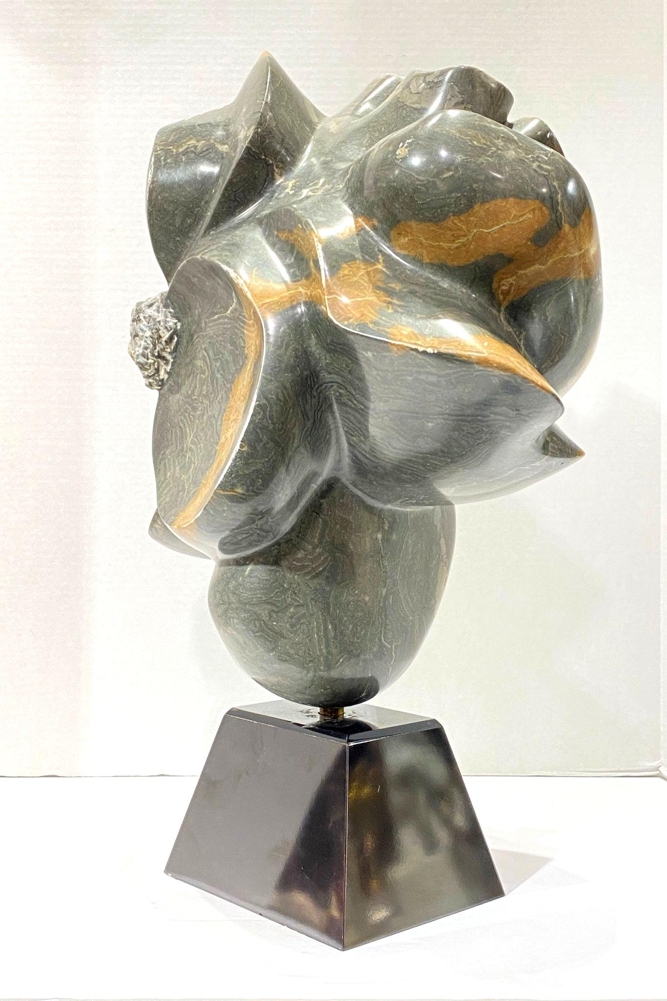 Abstract Floral Alabaster Stone Sculpture Attributed to Karen Chera In Good Condition For Sale In New York, NY