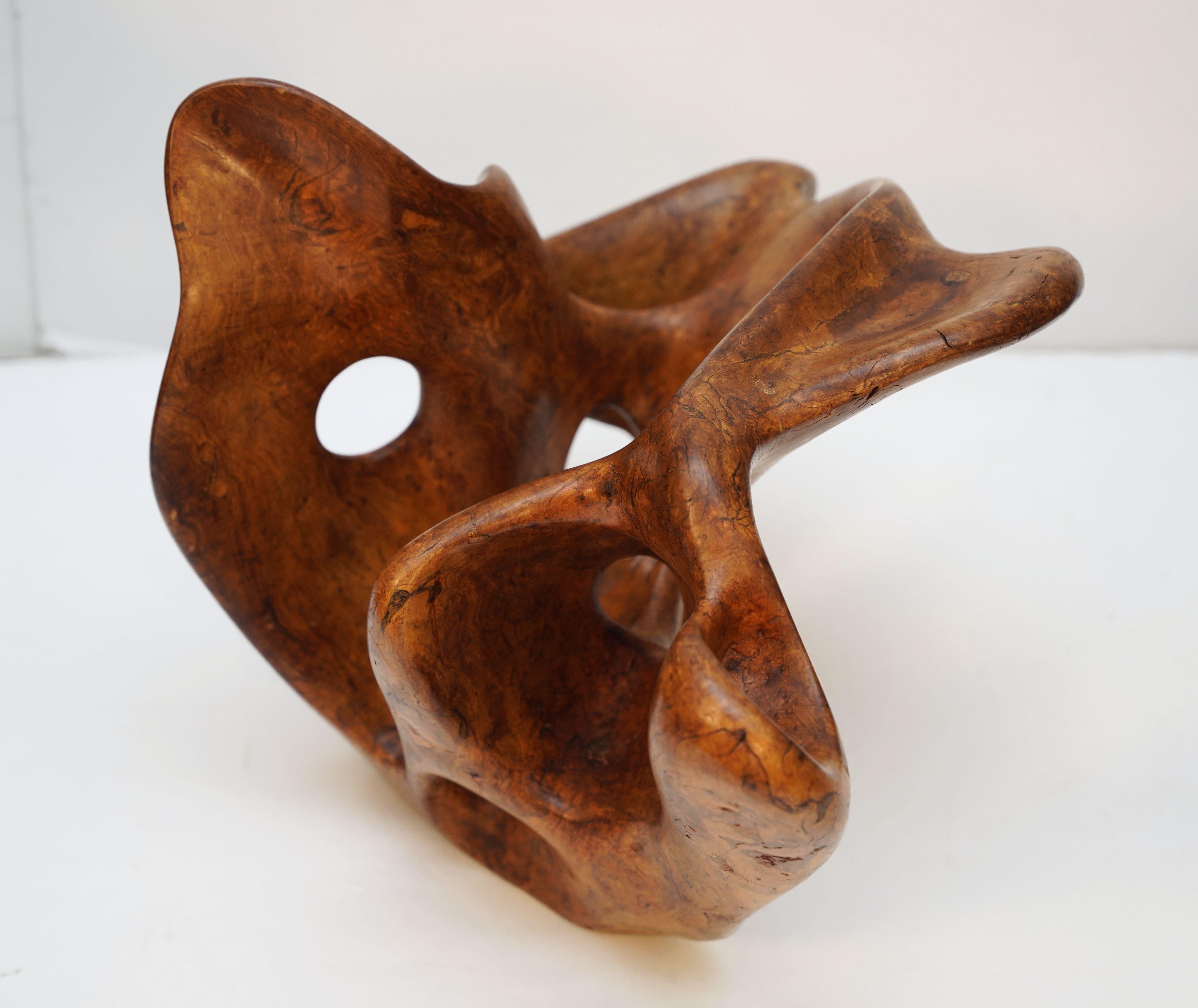 Scultura astratta a forma libera in legno d'olivo dalla Francia in vendita 1