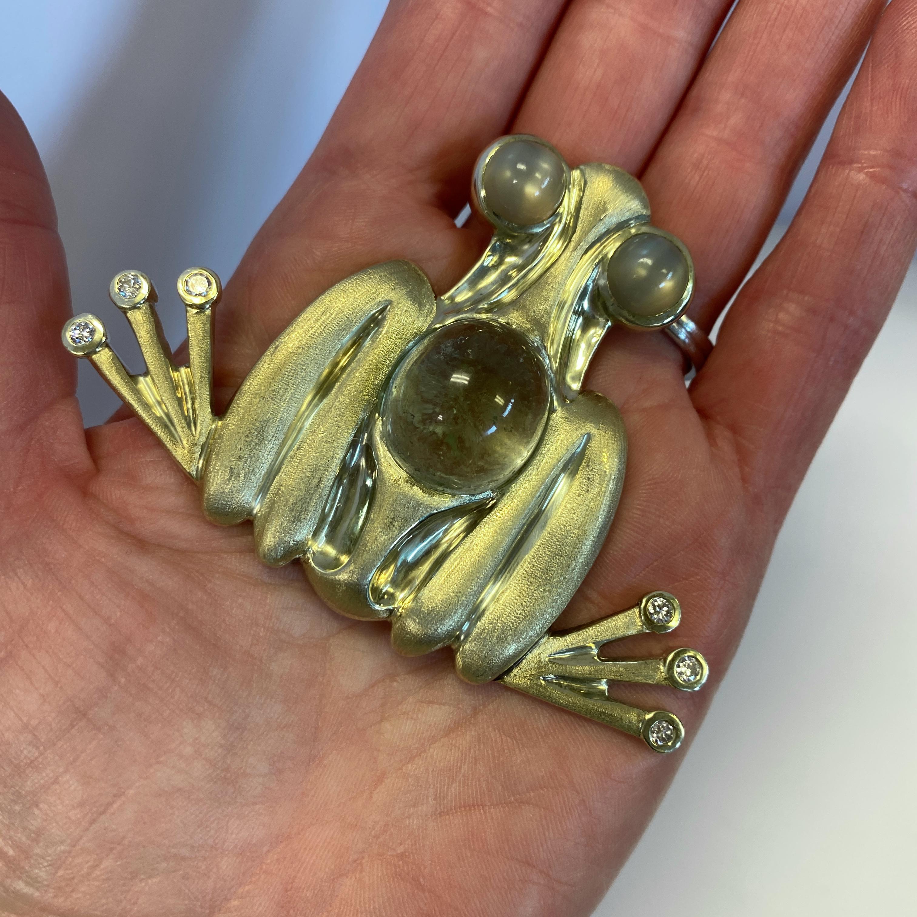 Broche grenouille abstraite en or 18 carats avec diamants, pierre de lune et tourmaline en vente 12