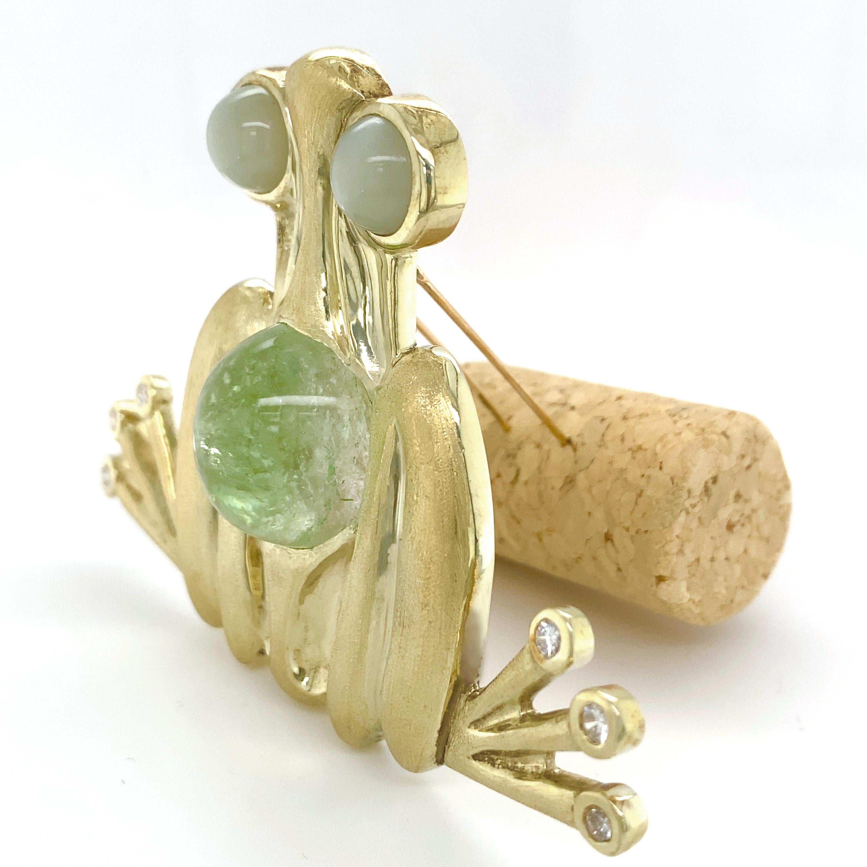 Taille brillant Broche grenouille abstraite en or 18 carats avec diamants, pierre de lune et tourmaline en vente