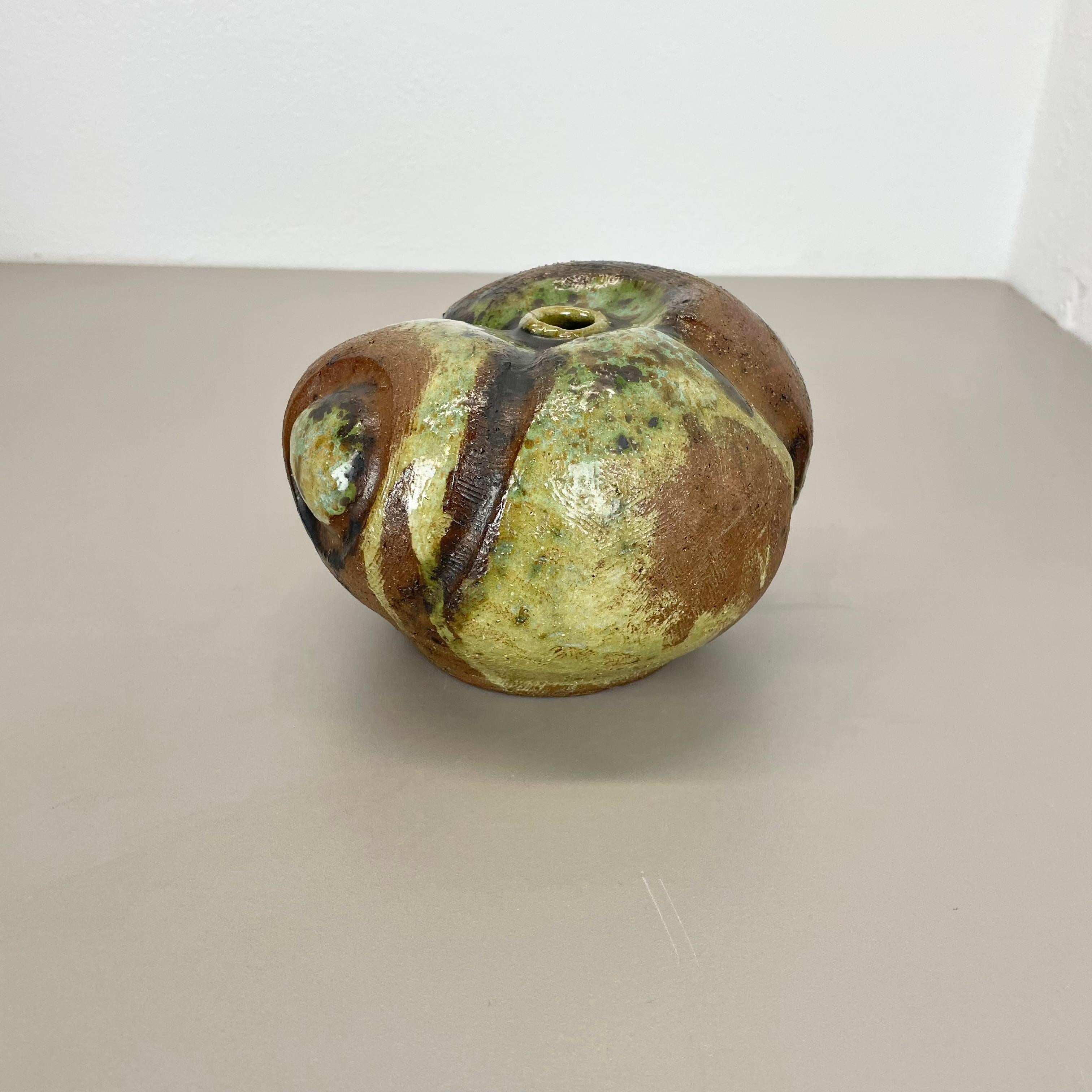 Articolo:

Oggetto in ceramica 