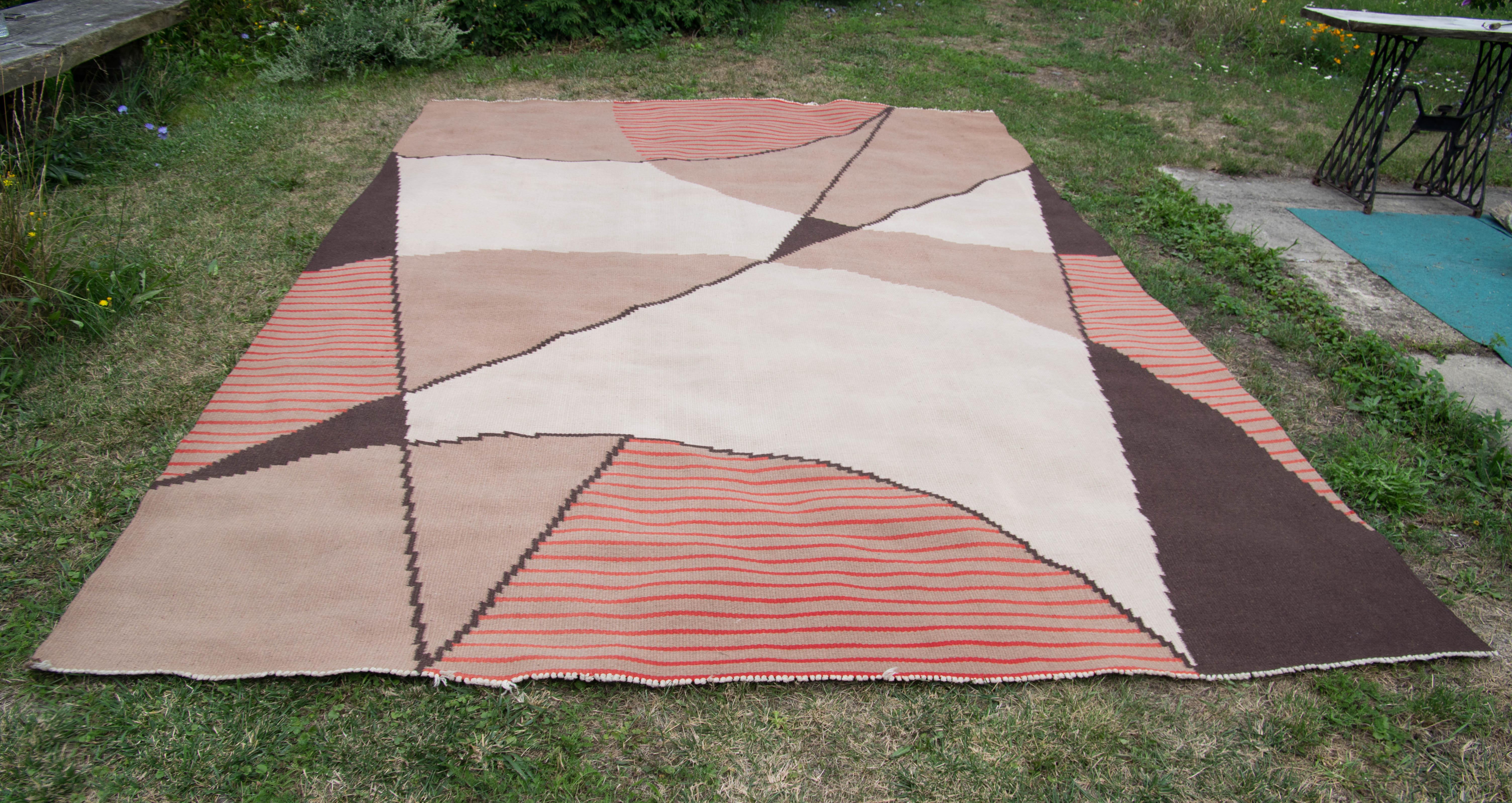 Abstrakter geometrischer Teppich, Tschechoslowakei, 1940er Jahre (Moderne der Mitte des Jahrhunderts) im Angebot