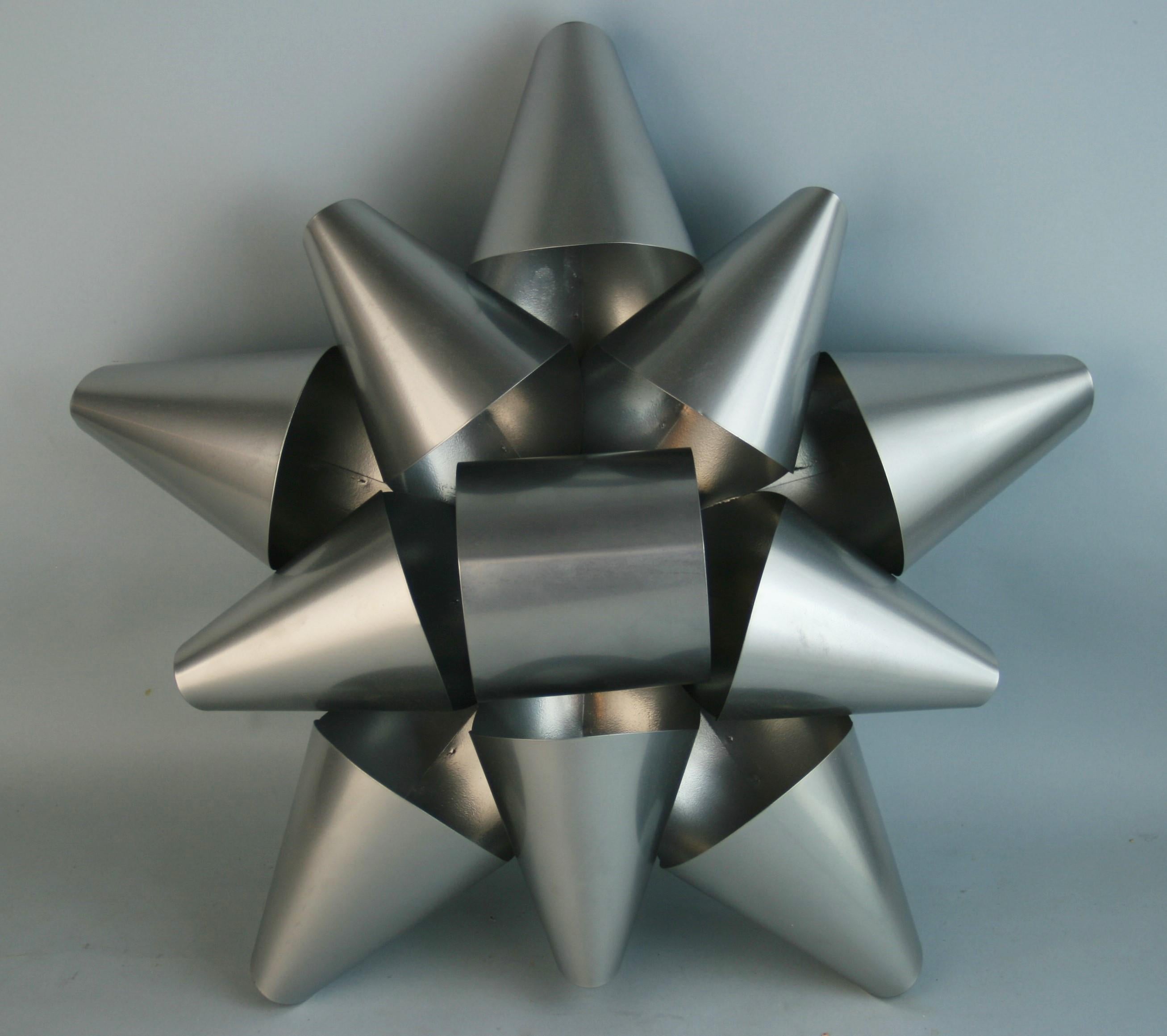 Fait main Sculpture murale géométrique abstraite en métal cône en vente