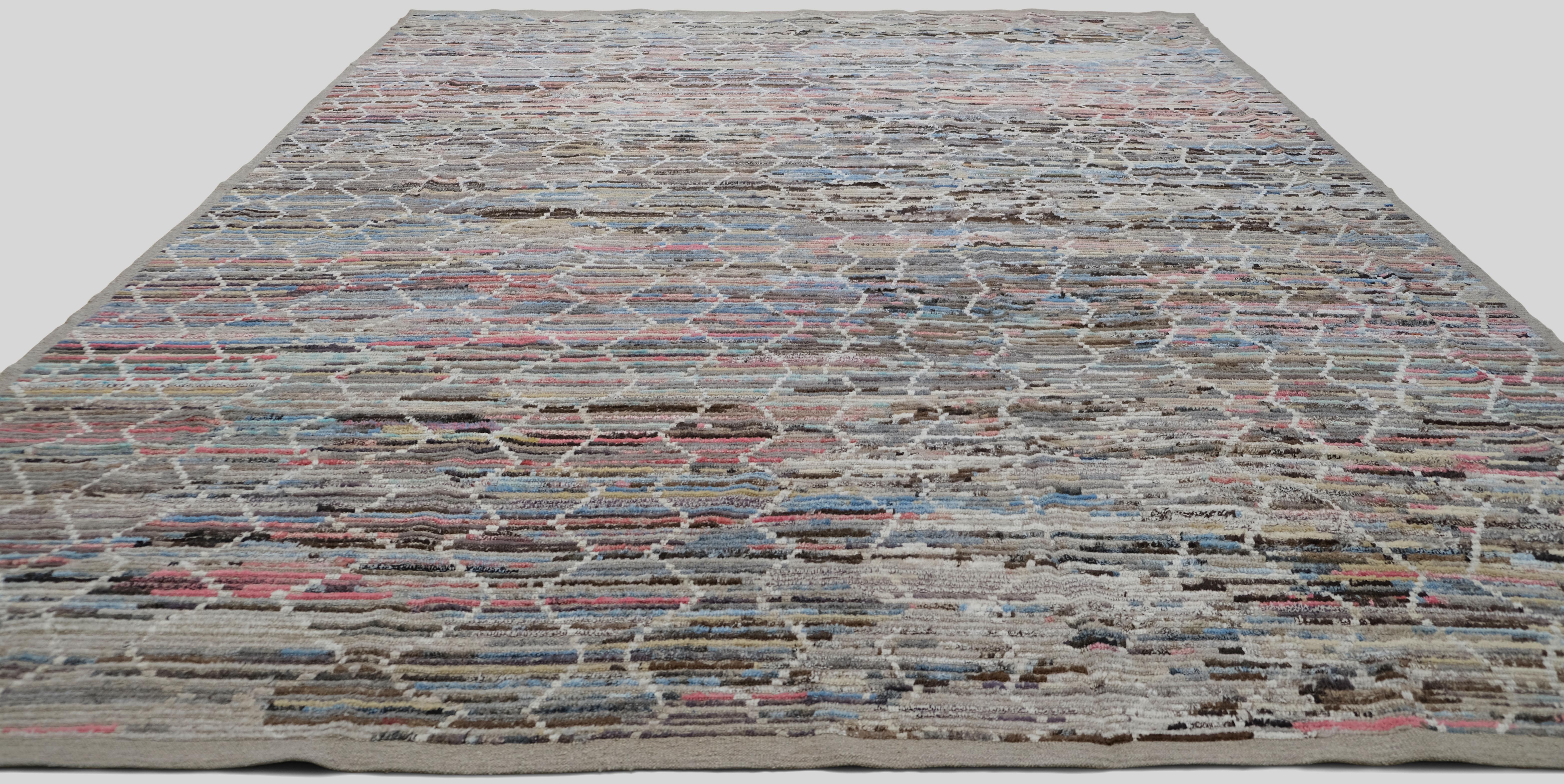 Moderne Tapis en laine multicolore abstrait à motif nid d'abeille 11'x13'9'' en vente