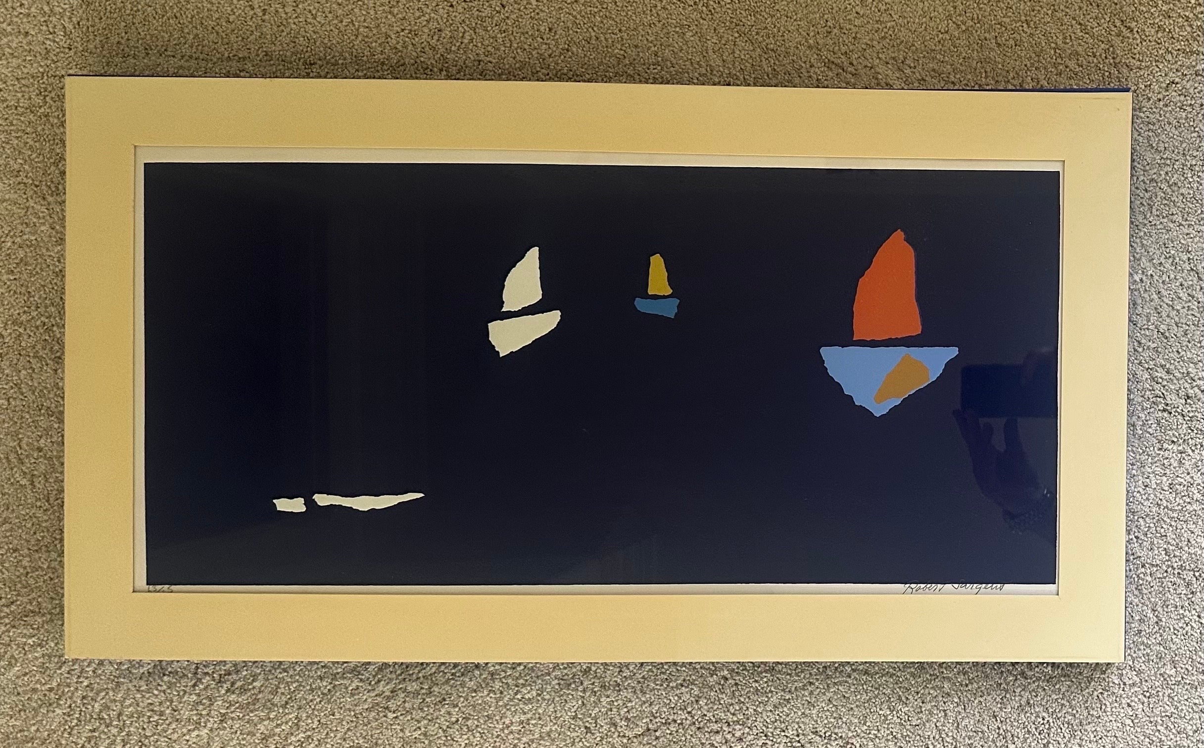 Abstrakte geometrische Serigraphie von Segelbooten am Horizont von Robert Sargent im Angebot 1