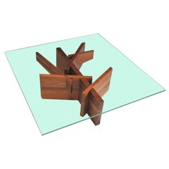 Table basse carrée géométrique abstraite en bois et verre Roche Bobois
