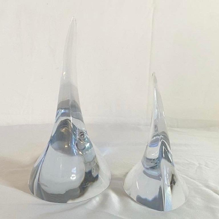 Abstrakte Glas Briefbeschwerer Hand Made und signiert von SkLO

Zusätzliche Informationen:
MATERIAL: Glas
Farbe: Transparent
Stil: Abstrakt
Künstler: Sklo
Zeitabschnitt: Frühes 21. Jahrhundert
Herkunftsort: Tschechische Republik
Abmessungen: 8,5ʺ B