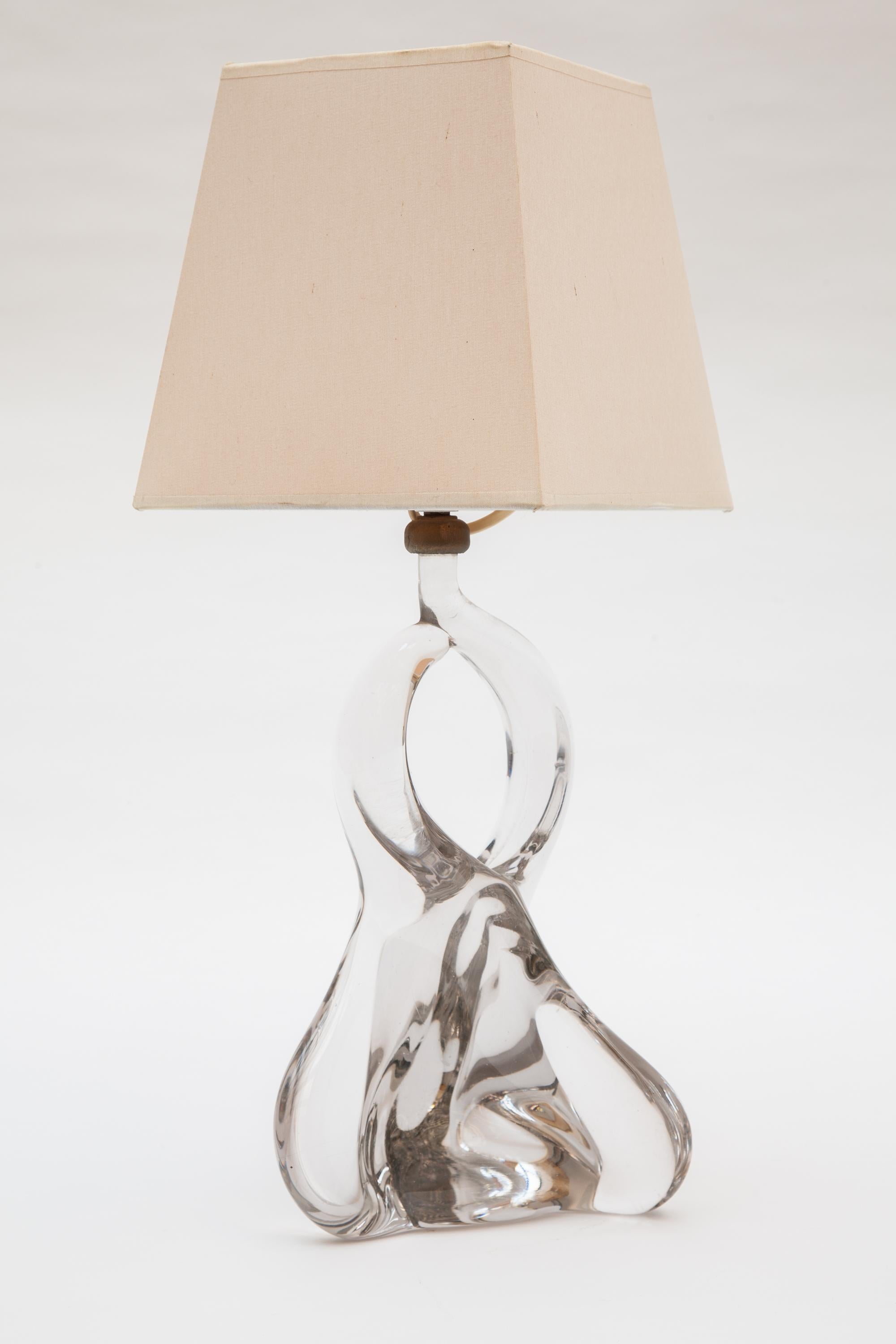 Beautiful abstract crystal glass table lamp in a curvy organic shape designed by the Belgium famous glass house Val St Lamber, Liegé.
Simple cream shade.
Dimensions: 17W x 52H cm, shade width: 20cm.