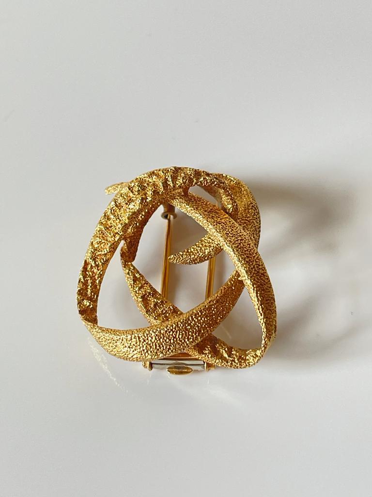 Modernist Abstract Gold Brooch by Chaumet, France, 1970s  For Sale