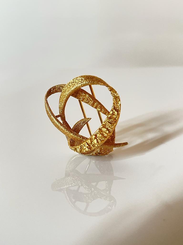 Abstract Gold Brooch by Chaumet, France, 1970s  For Sale 1