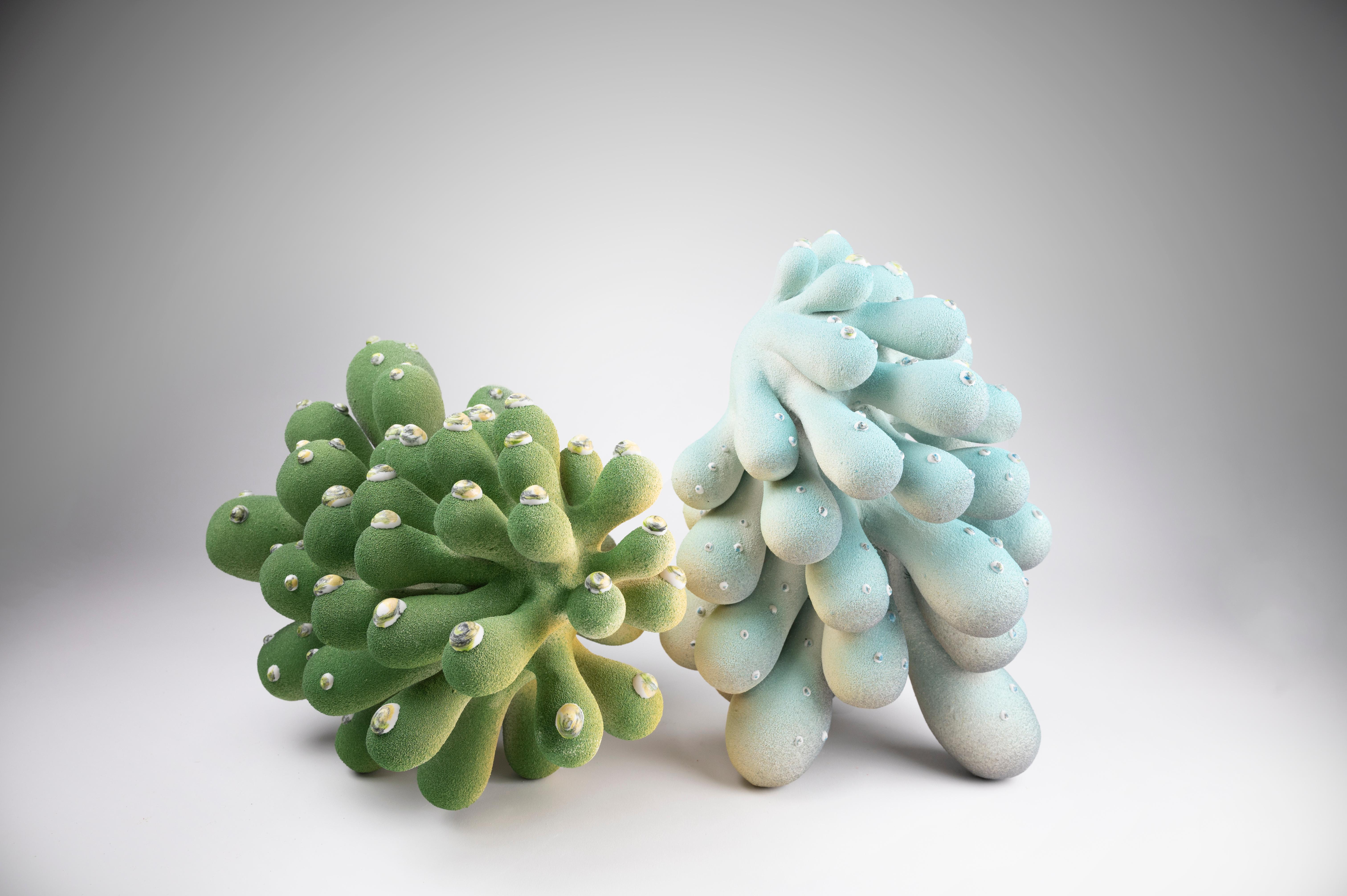 Abstrakte grüne organische Skulptur, Toni Losey (21. Jahrhundert und zeitgenössisch) im Angebot
