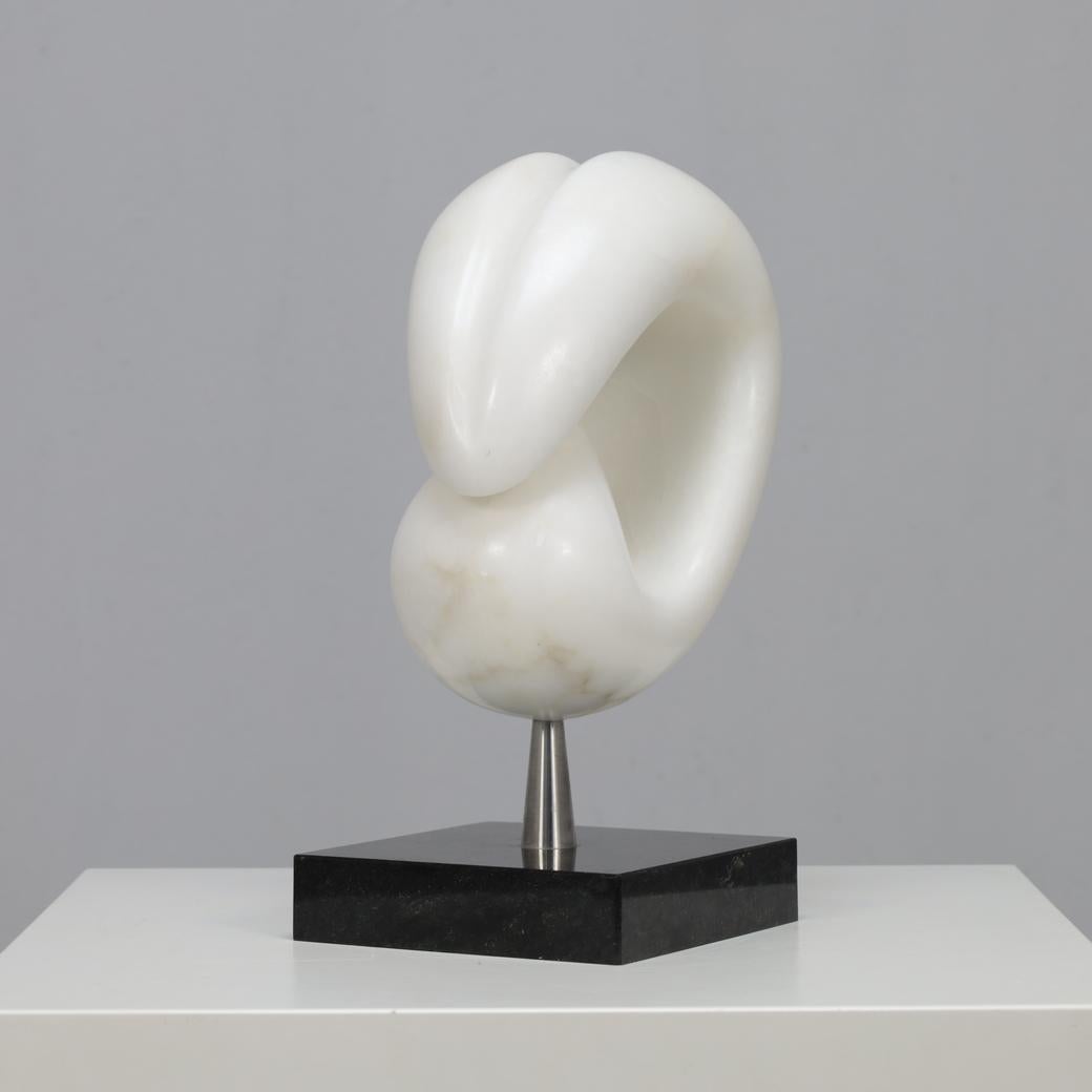 Escultura abstracta de mármol tallada a mano, diseño moderno holandés, años 90 Otro en venta