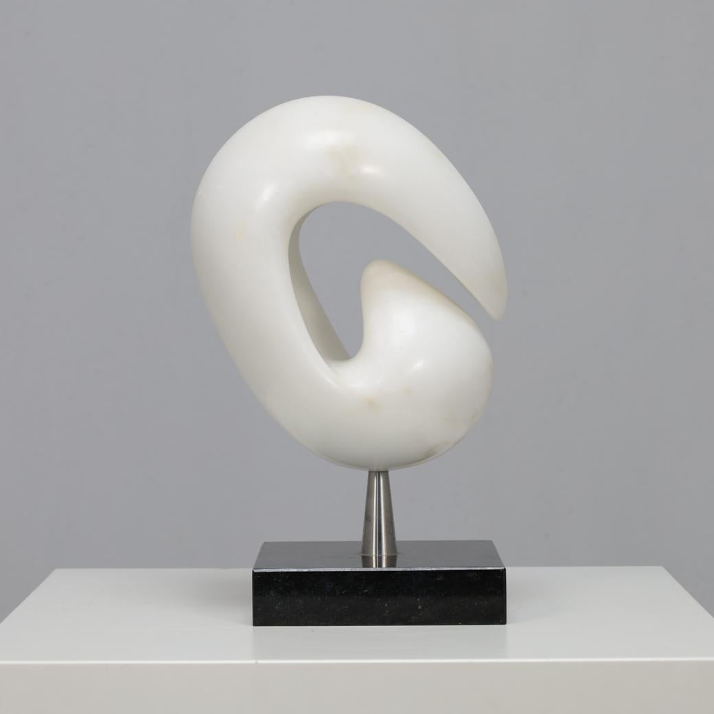 Escultura abstracta de mármol tallada a mano, diseño moderno holandés, años 90 Holandés en venta