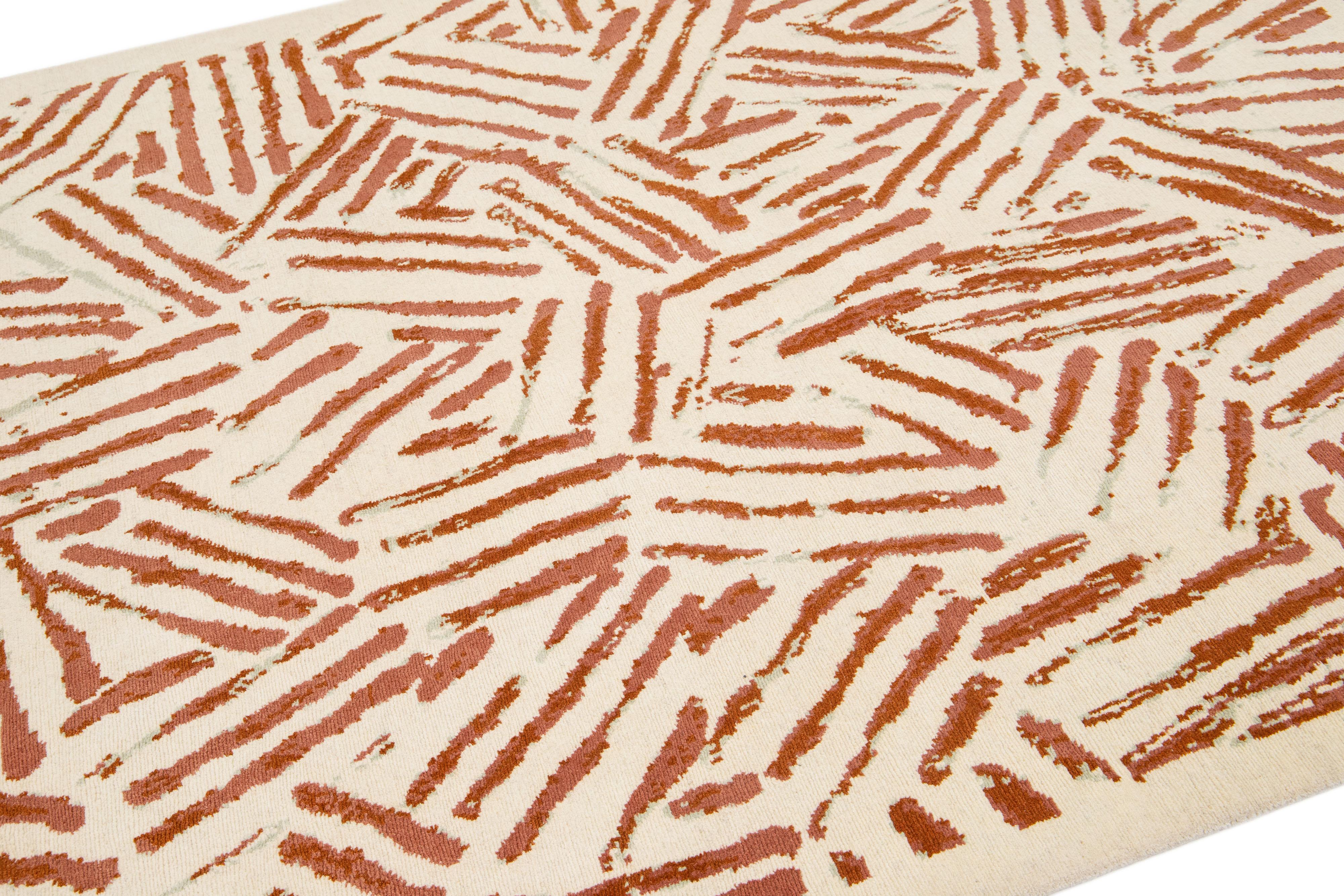 Mid-Century Modern Tapis tibétain moderne abstrait en laine et soie, fait à la main, beige en vente