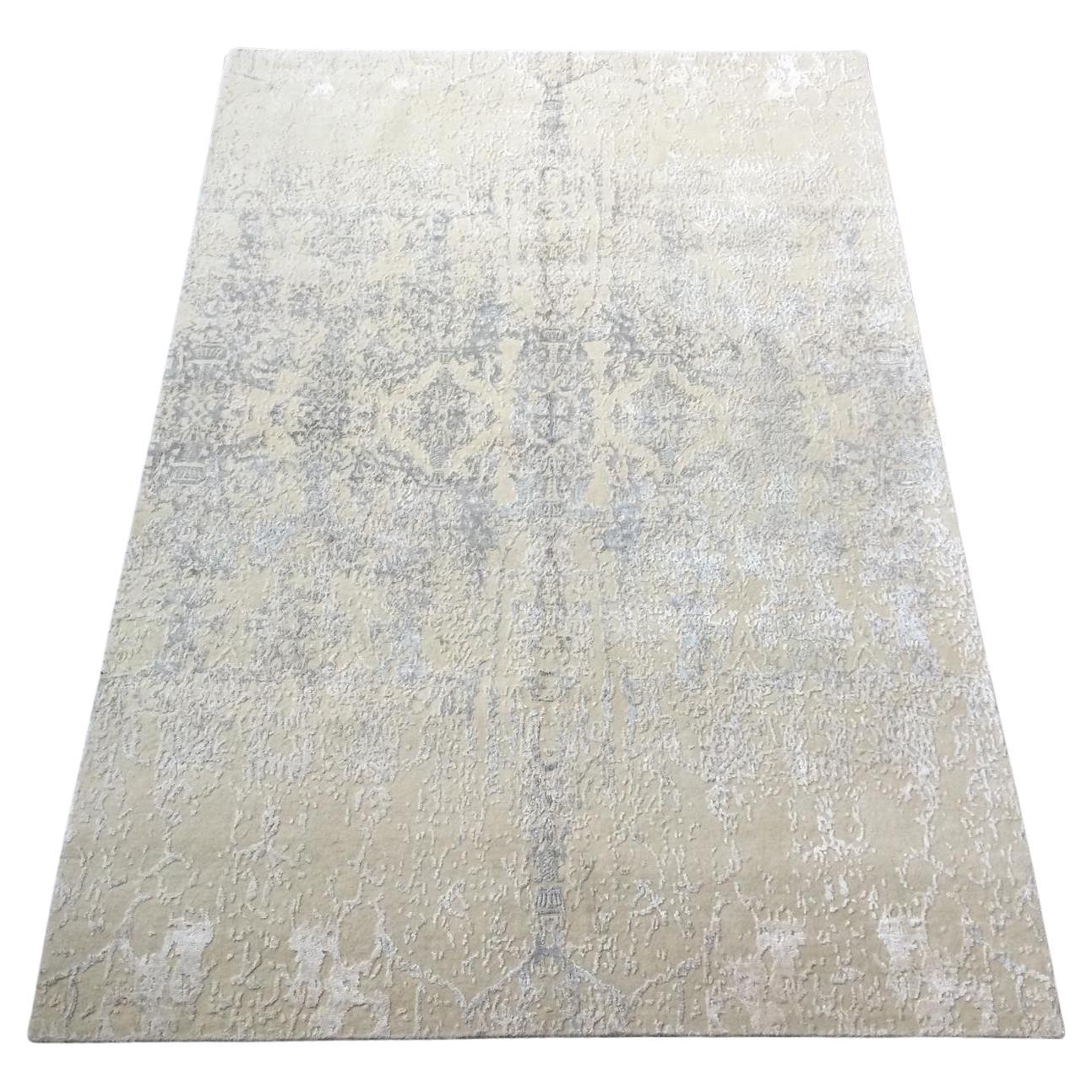 Abstrakter handgefertigter Teppich aus Seide und Wolle in Grau mit Design. 3,00 x 2,00 M