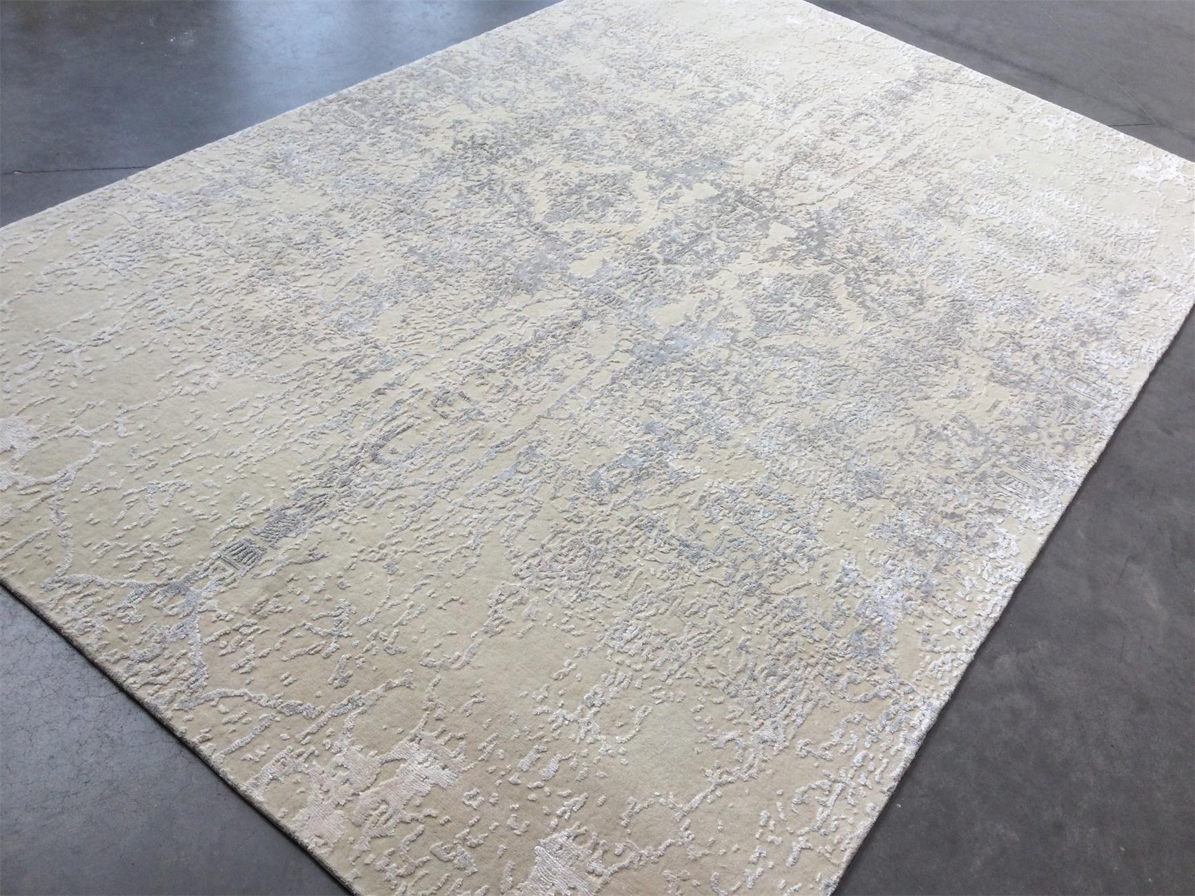 Abstrakter handgefertigter Teppich aus Seide und Wolle in Grau mit Design. 3,00 x 2,50 M (Handgewebt)
