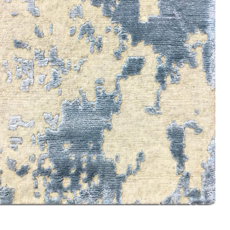 Contemporary Abstract Handmade Silk and Wool Rug Grey Design. 3.00 x 2.50 M For Sale