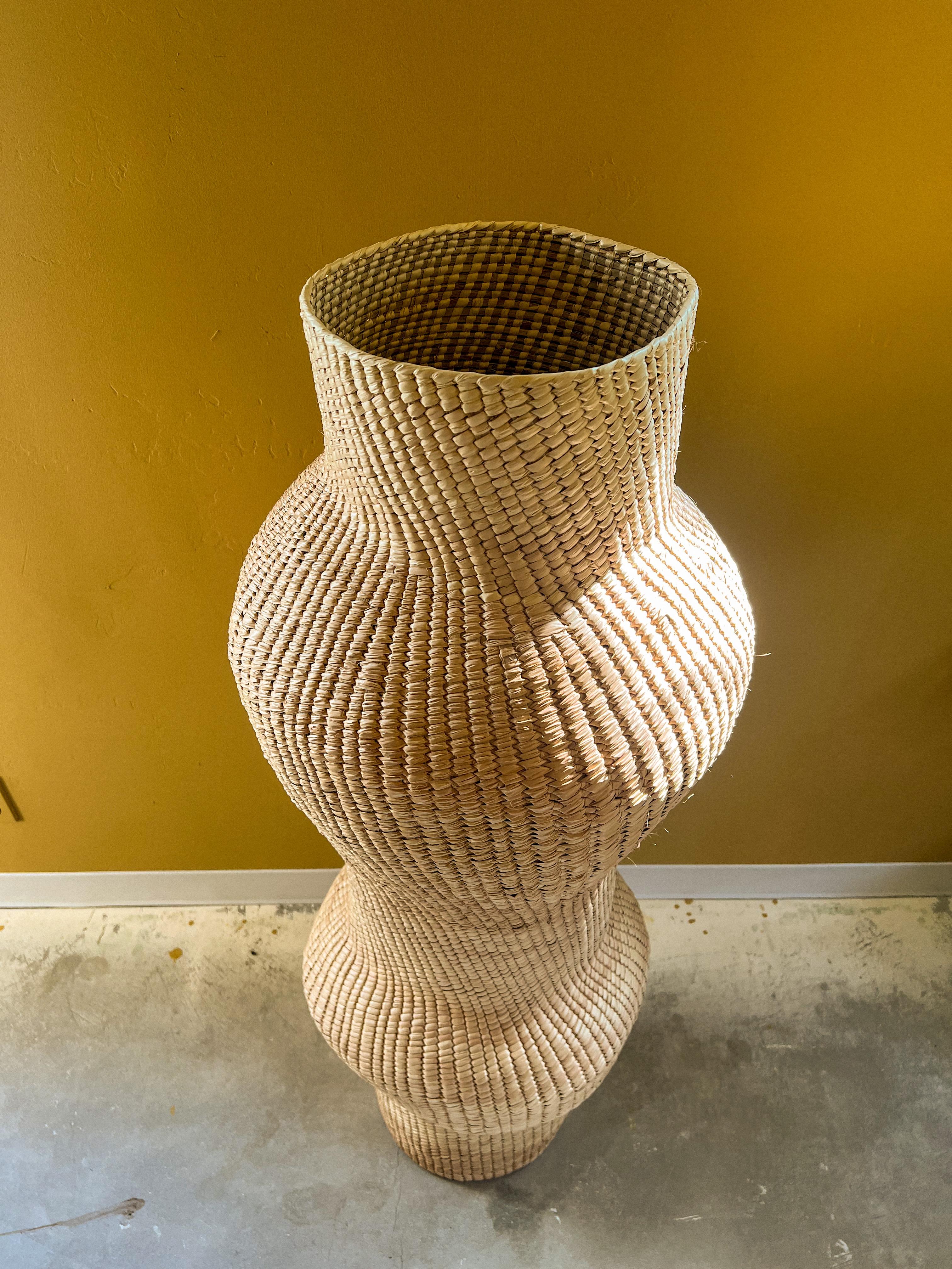 Mexicain Sculpture abstraite de palmier tissée à la main - Moyen en vente