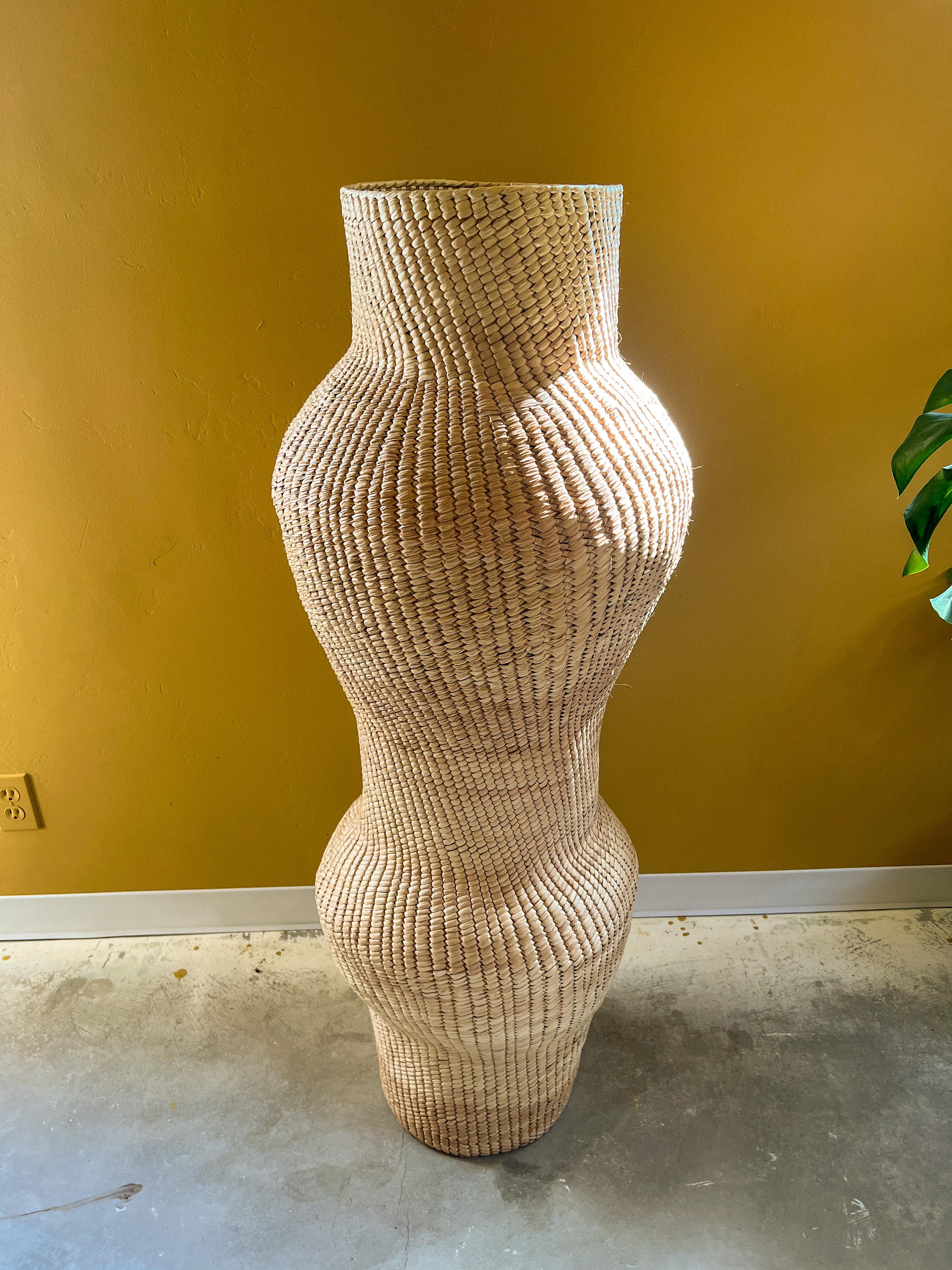 Sculpture abstraite de palmier tissée à la main - Moyen Excellent état - En vente à La Mesa, CA