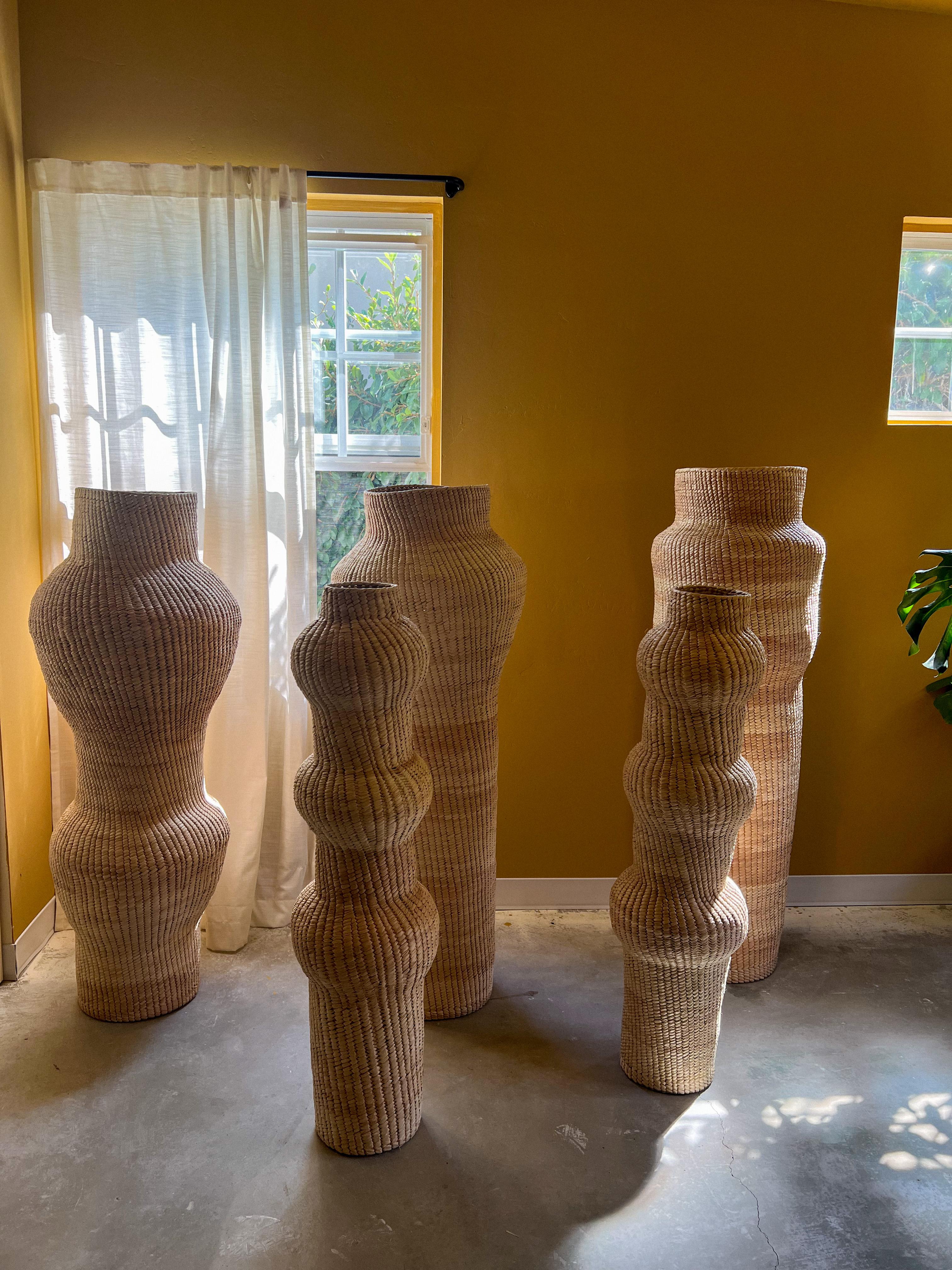 Sculpture abstraite de palmier tissée à la main - Moyen en vente 1