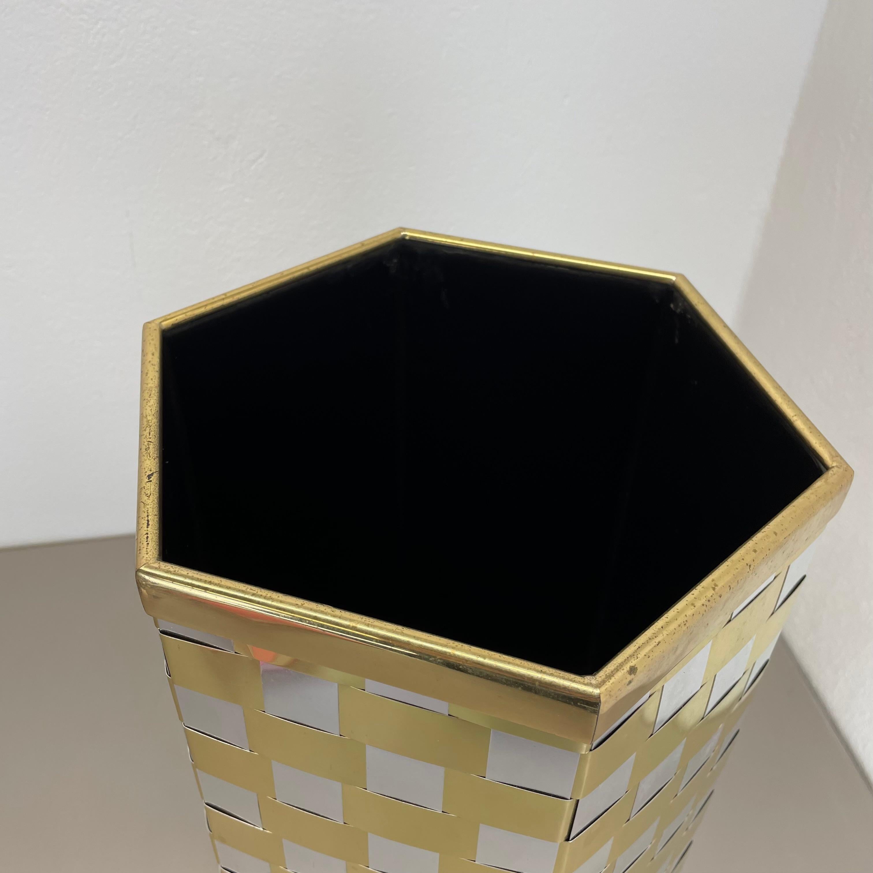 abstract hexagonal bicolor Umbrella Stand in Style of Paul Evans, Italy 1970s For Sale 4
