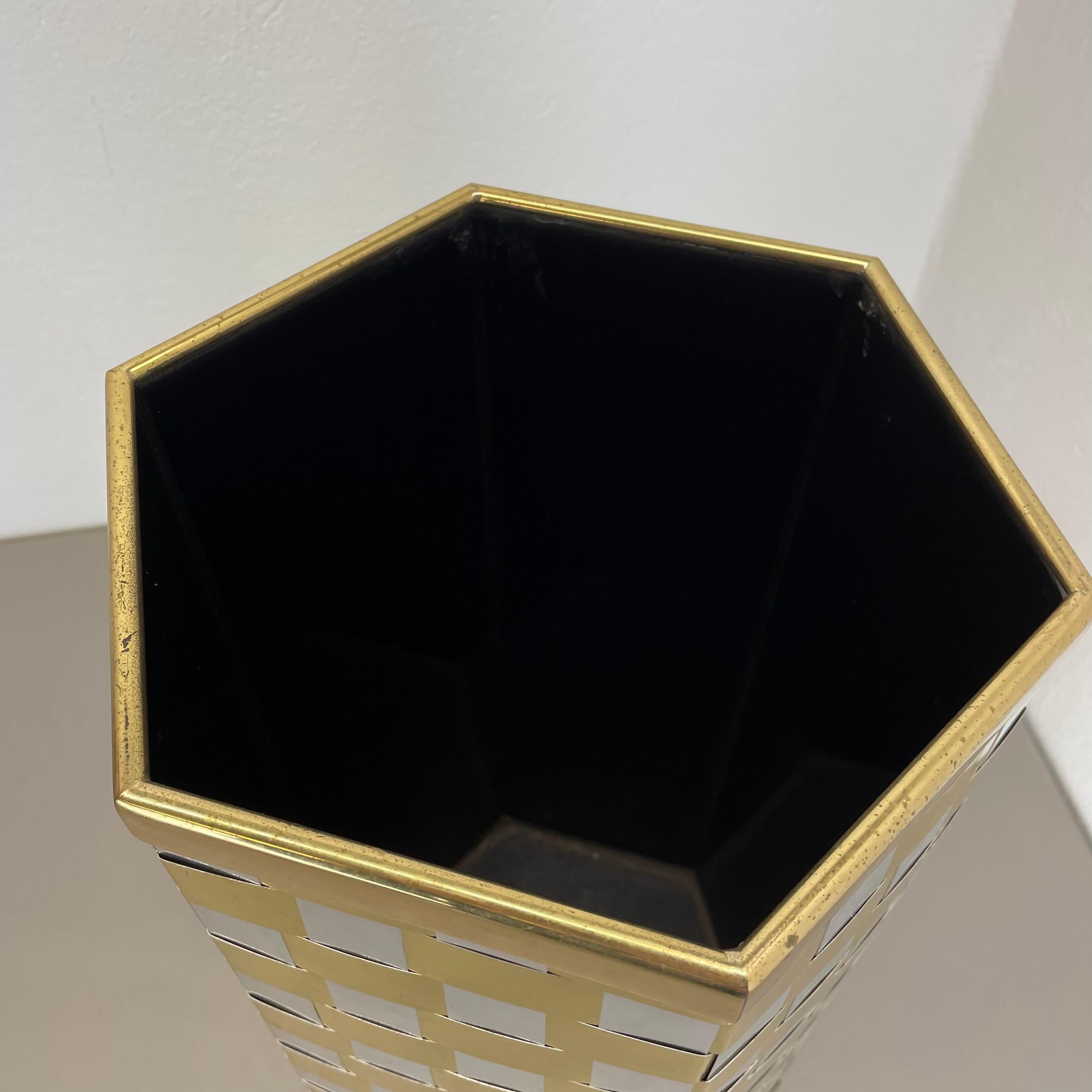 abstract hexagonal bicolor Umbrella Stand in Style of Paul Evans, Italy 1970s For Sale 5