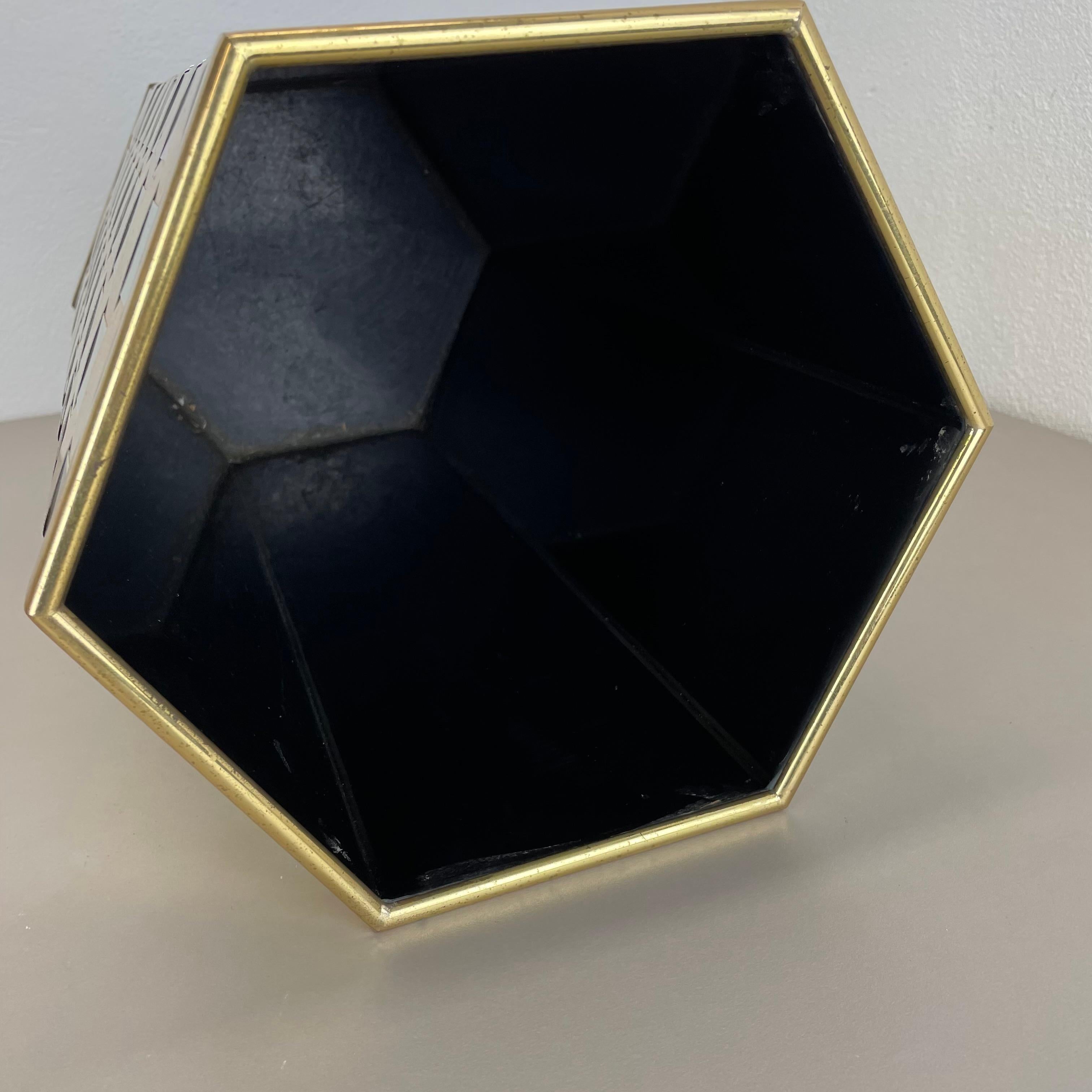 abstract hexagonal bicolor Umbrella Stand in Style of Paul Evans, Italy 1970s For Sale 13