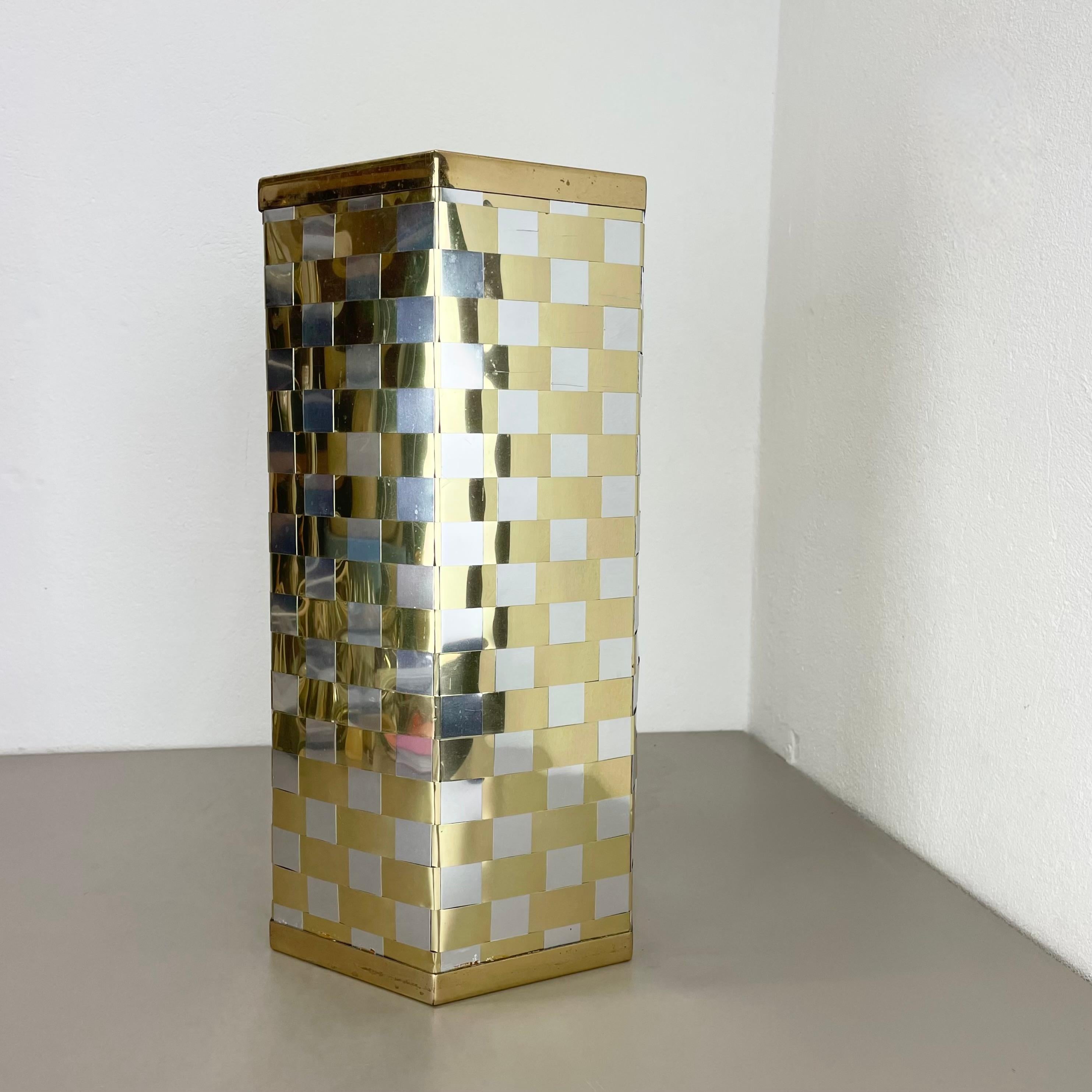 Italian abstract hexagonal bicolor Umbrella Stand in Style of Paul Evans, Italy 1970s For Sale