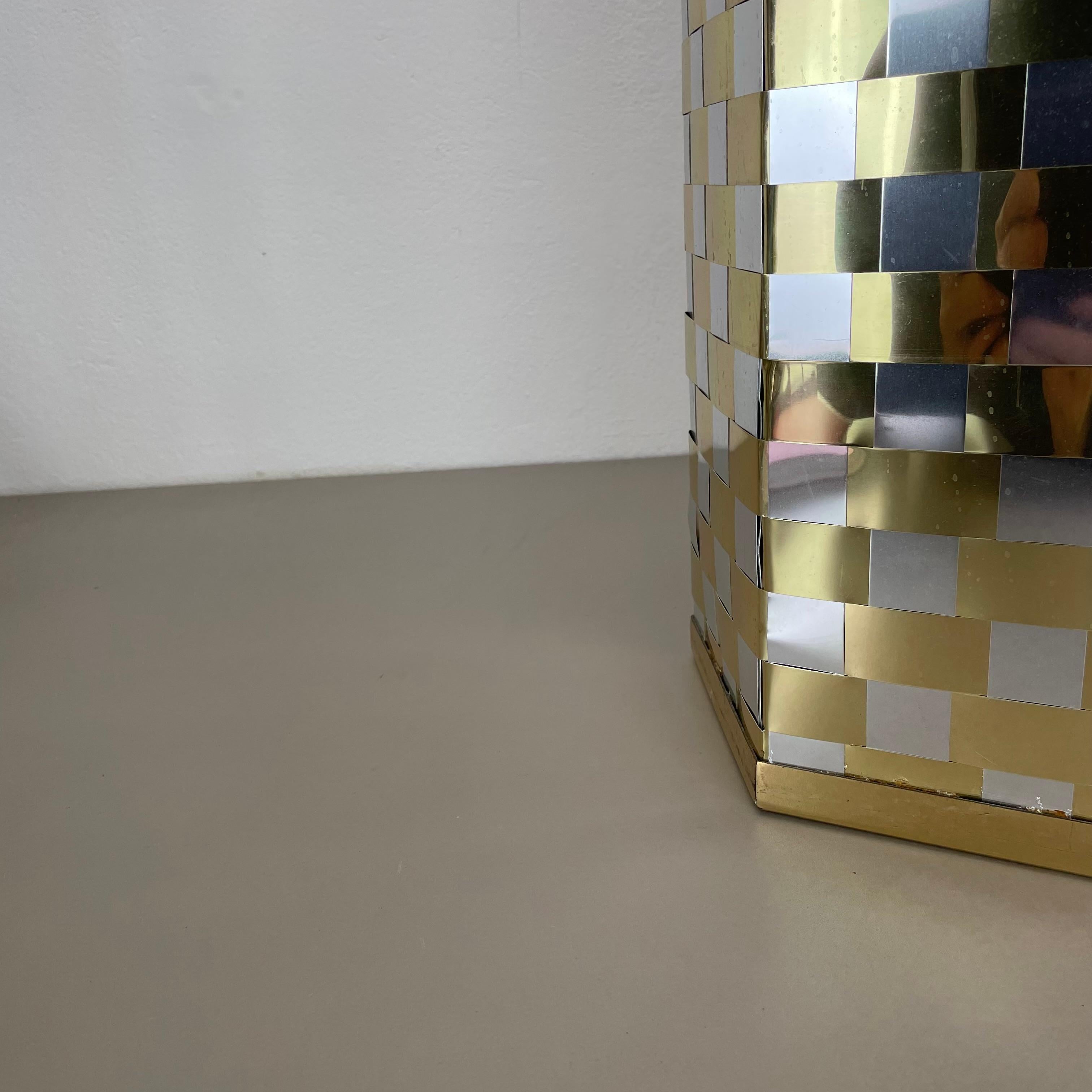 abstract hexagonal bicolor Umbrella Stand in Style of Paul Evans, Italy 1970s In Good Condition For Sale In Kirchlengern, DE