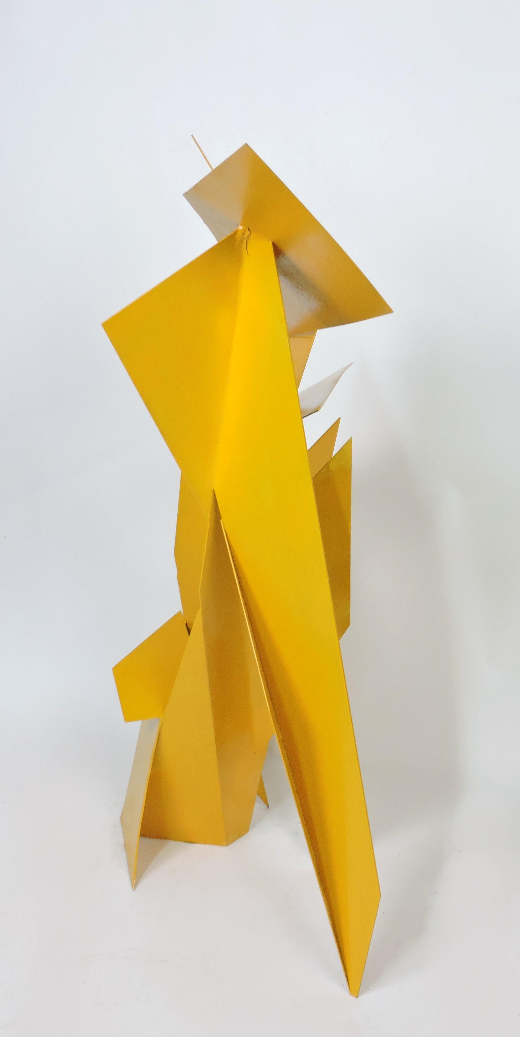 Escultura abstracta industrial de acero soldado 