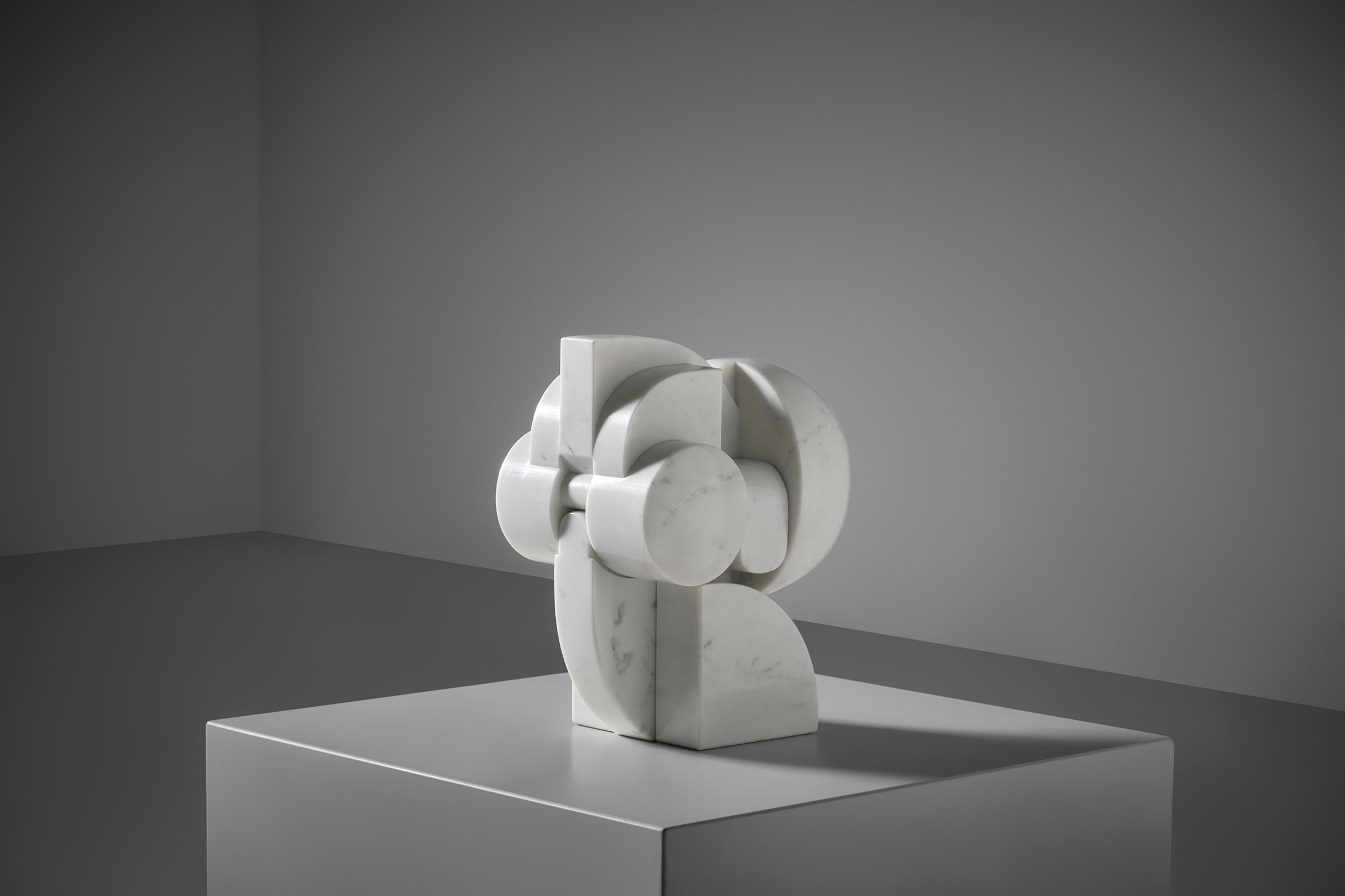 Italiano Scultura astratta ad incastro in marmo di Carrara di Andrea Cascella, Italia 1987 in vendita