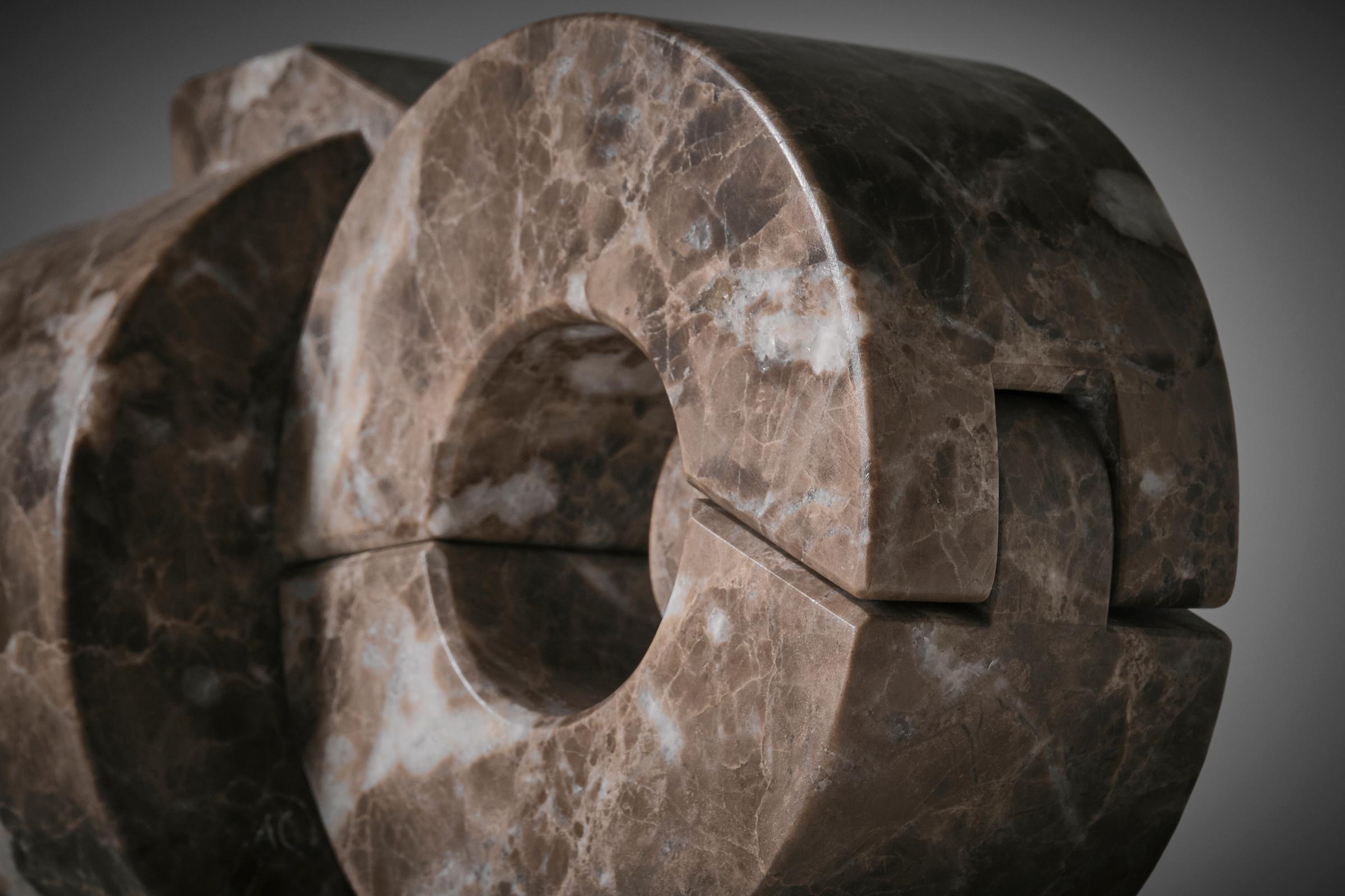 Mid-Century moderno Scultura astratta in marmo ad incastro 