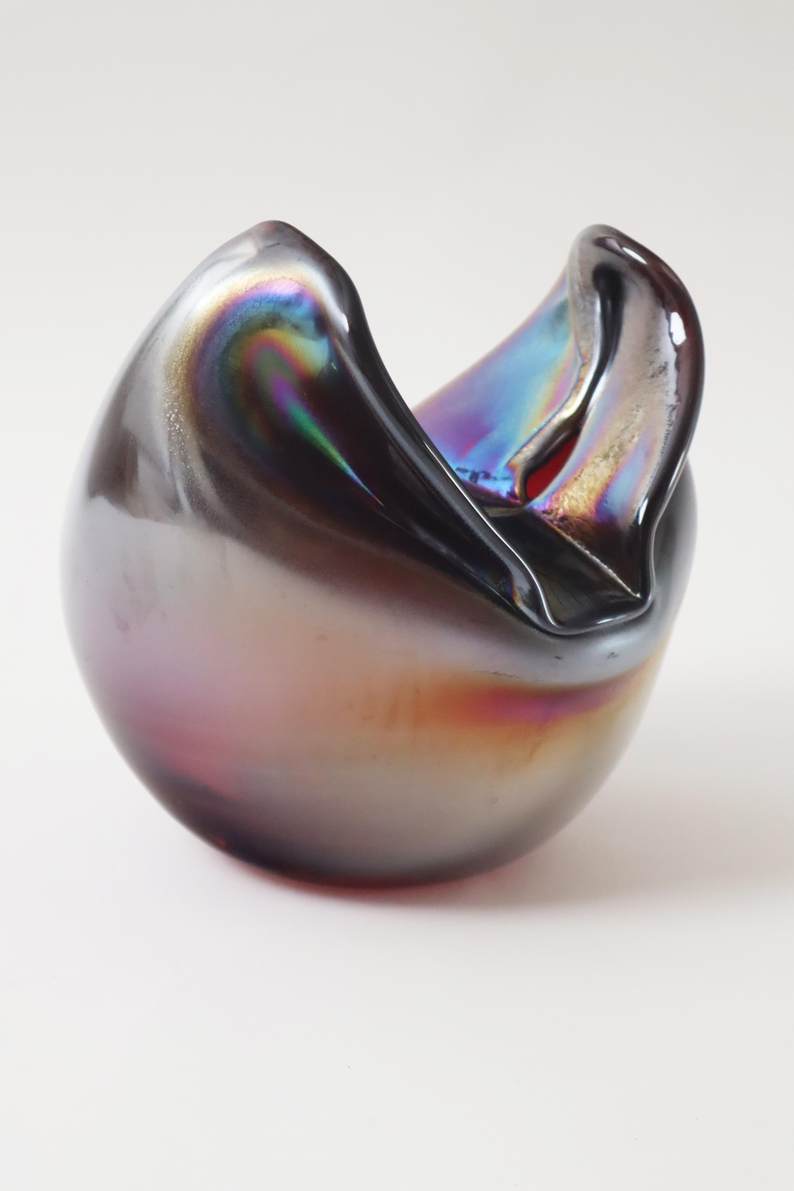Vetro artistico Scultura astratta in vetro iridescente di grandi dimensioni, Germania, anni '80 in vendita