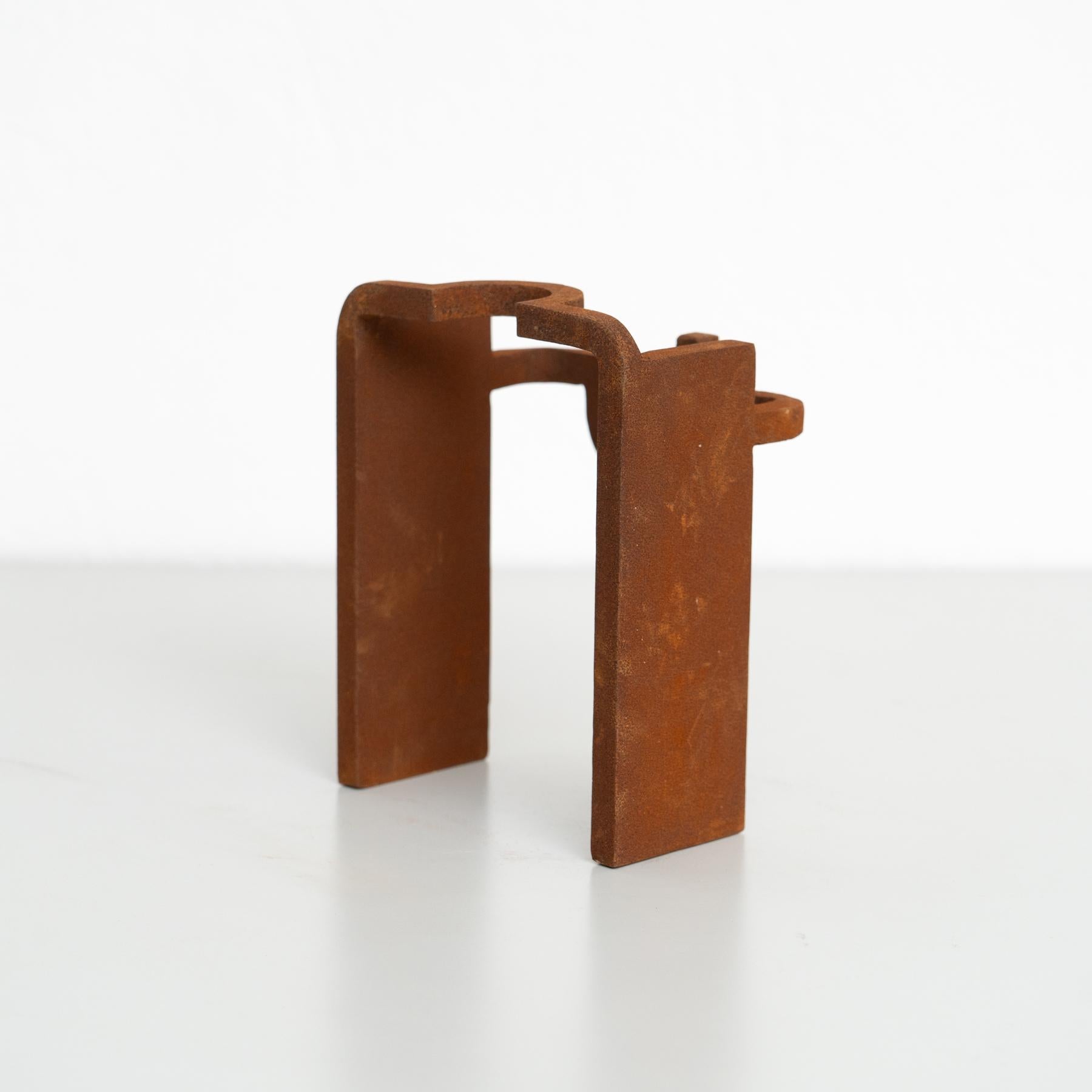 Spagnolo Scultura astratta in ferro nello stile di Chillida, circa 1990 in vendita