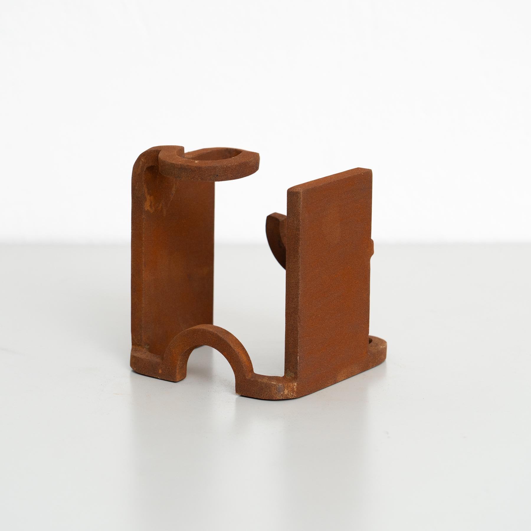 Spagnolo Scultura astratta in ferro nello stile di Chillida, circa 1990 in vendita