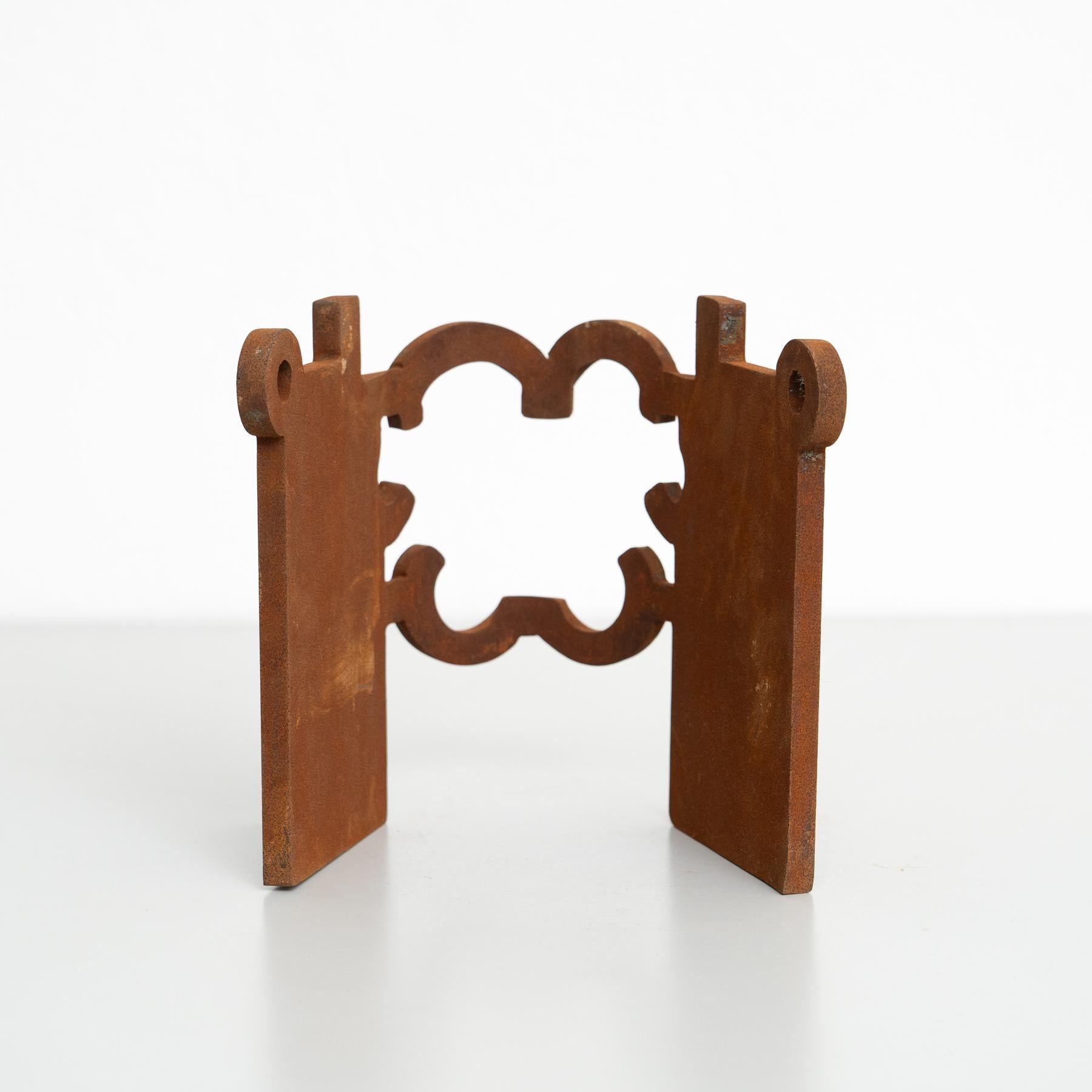 Scultura astratta in ferro nello stile di Chillida, circa 1990 In condizioni buone in vendita a Barcelona, ES