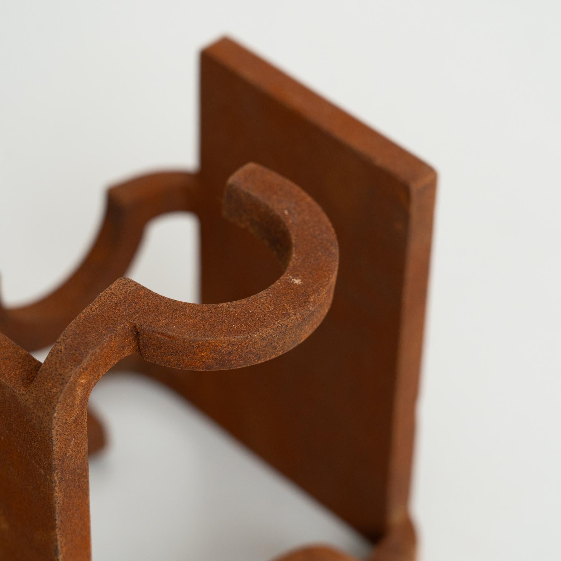 Metallo Scultura astratta in ferro nello stile di Chillida, circa 1990 in vendita