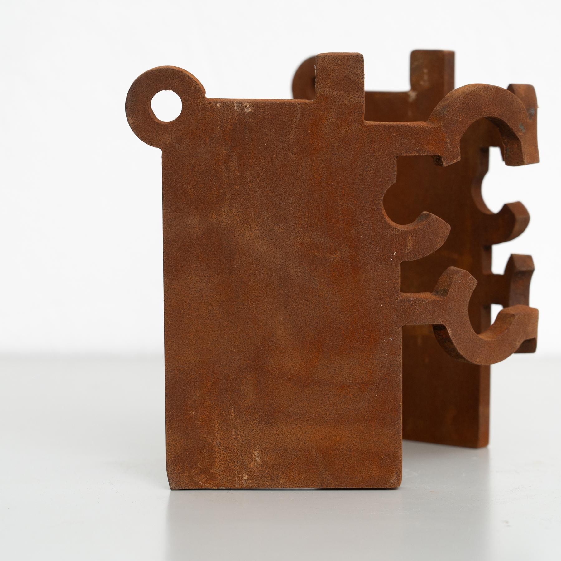 Scultura astratta in ferro nello stile di Chillida, circa 1990 in vendita 1