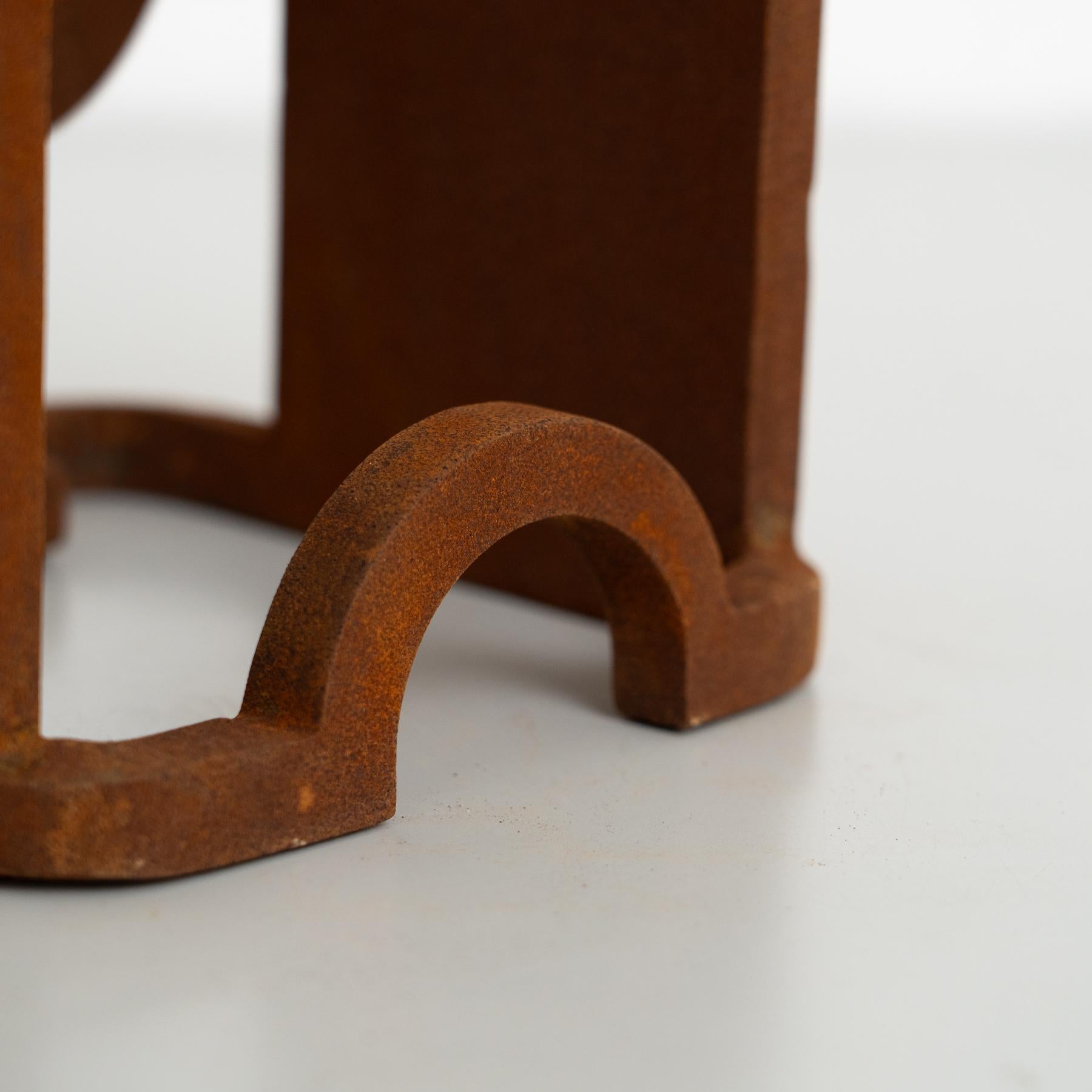 Scultura astratta in ferro nello stile di Chillida, circa 1990 in vendita 1