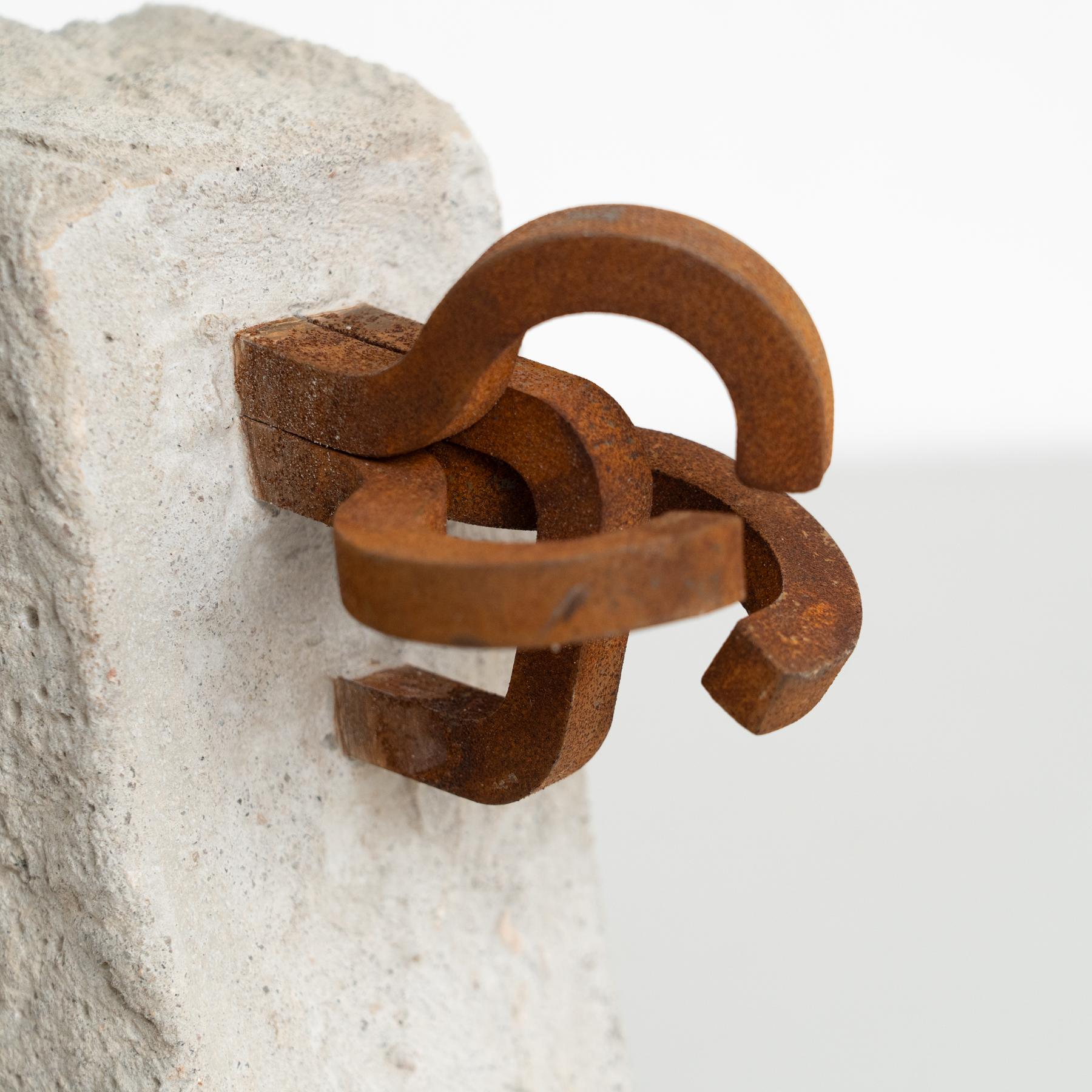 Scultura astratta in ferro nello stile di Chillida, circa 1990 in vendita 2