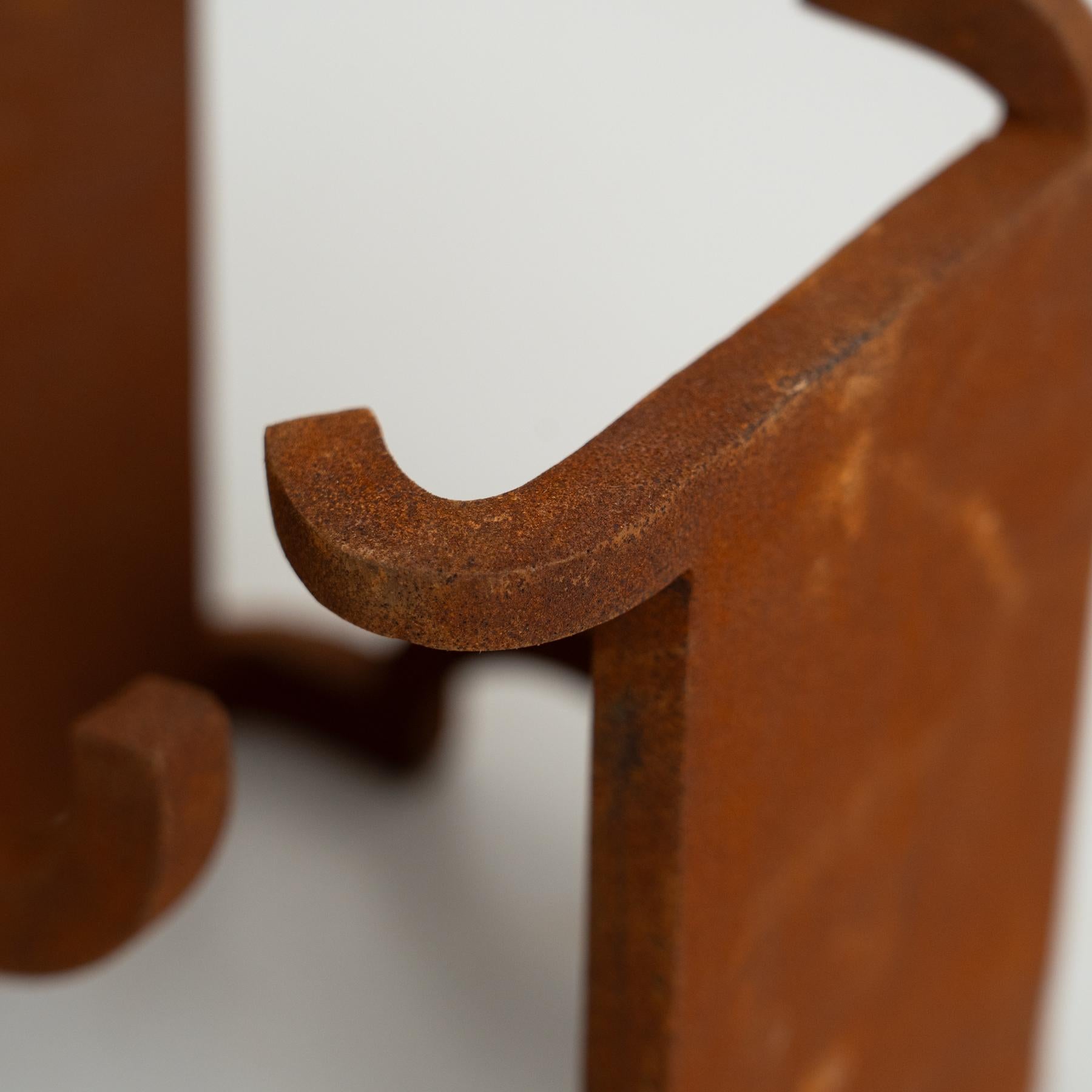 Scultura astratta in ferro nello stile di Chillida, circa 1990 in vendita 2