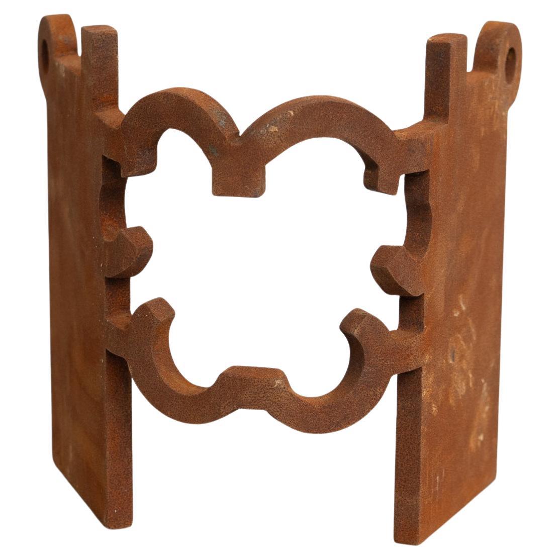 Scultura astratta in ferro nello stile di Chillida, circa 1990