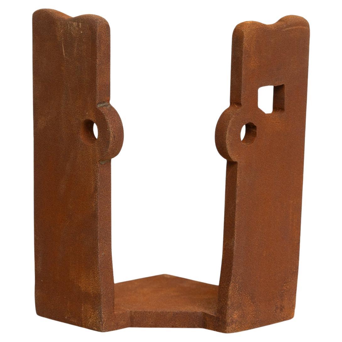 Escultura abstracta de hierro al estilo de Chillida, hacia 1990