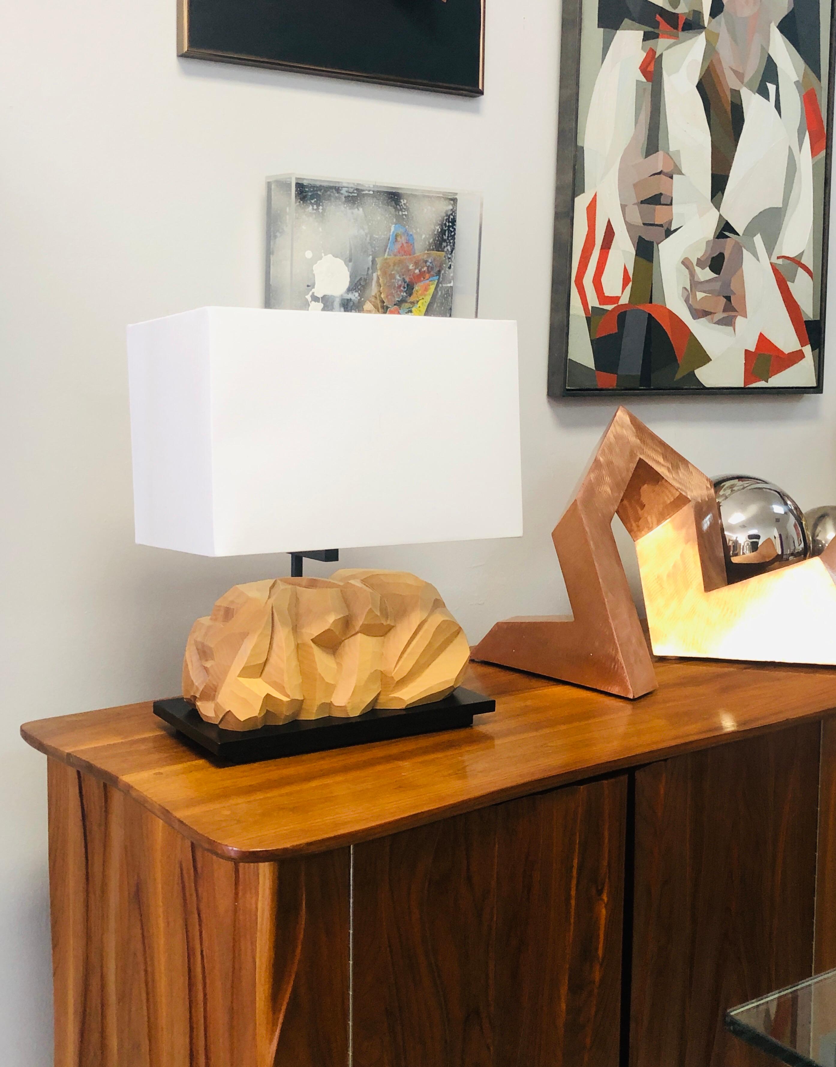 Lampe de bureau italienne abstraite en bois sculpté organique en vente 3