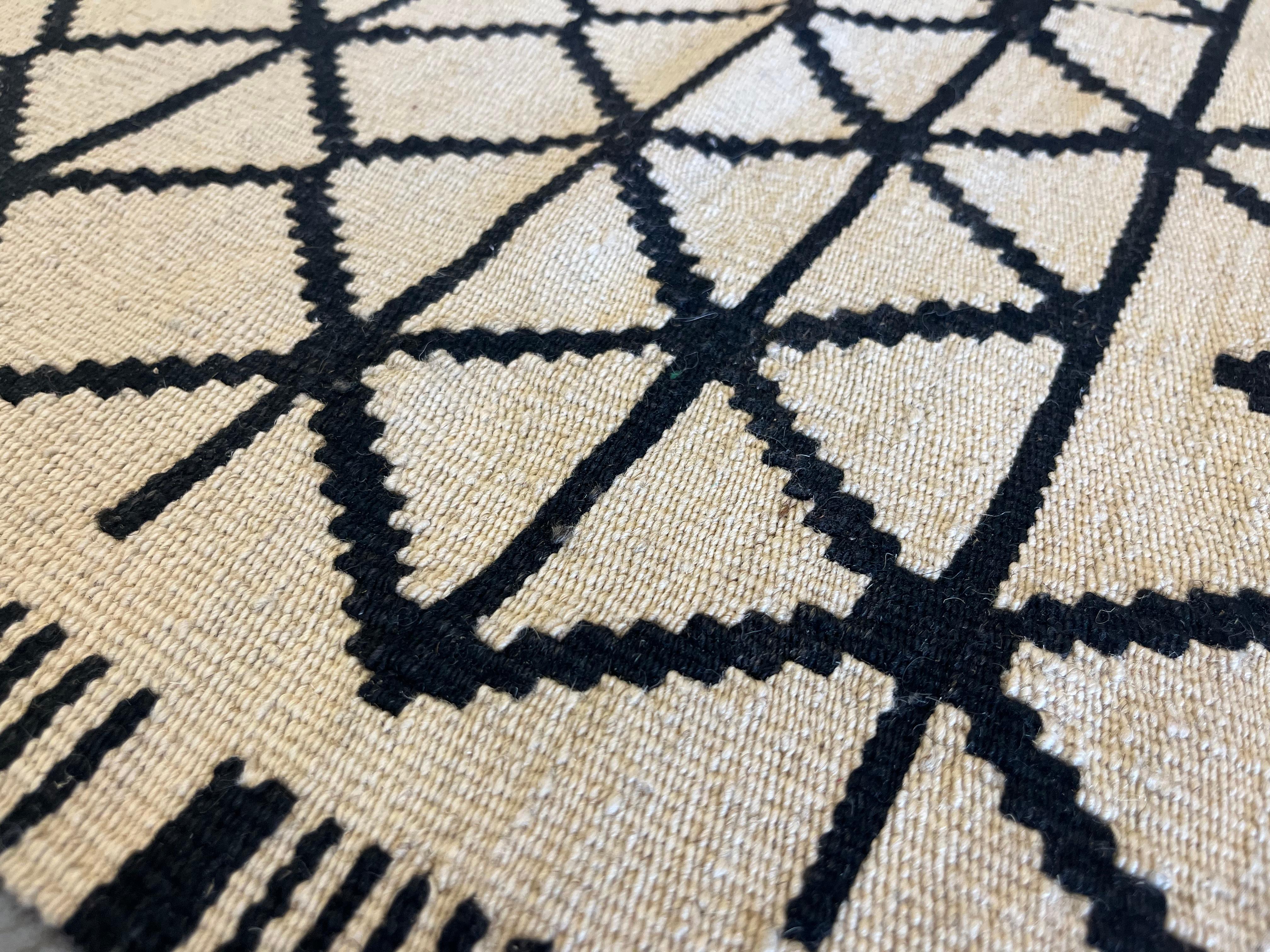 Alfombra Kilim Abstracta Marfil / Negro Alfombra Escandinava Moderna de Lana Alfombra Teñido con vegetales en venta