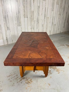 Abstrakter Couchtisch mit Lederplatte von „Atre Sano“ Kolumbien